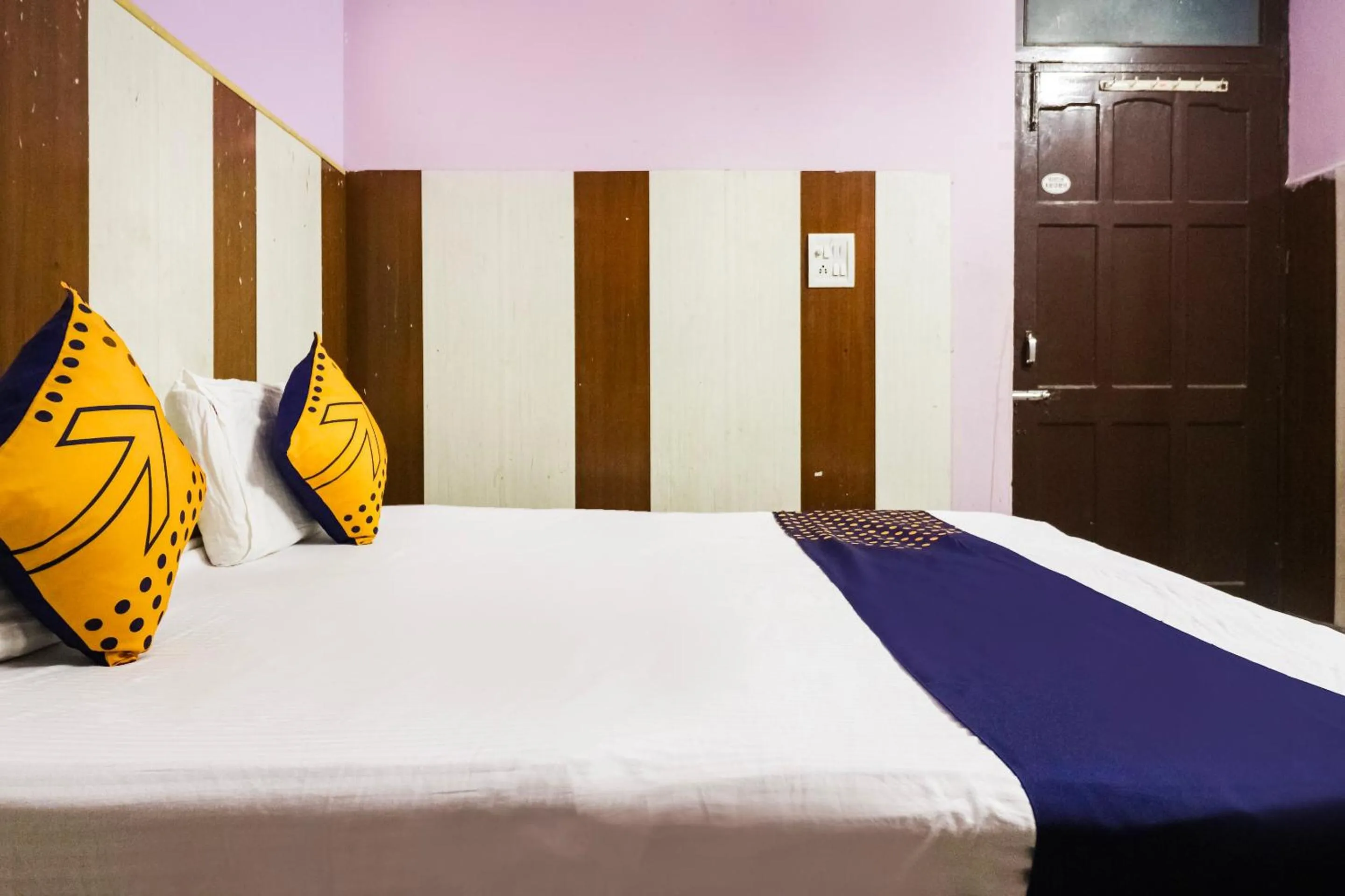 Bedroom in SPOT ON 67868 Hotel Gourav Regency
