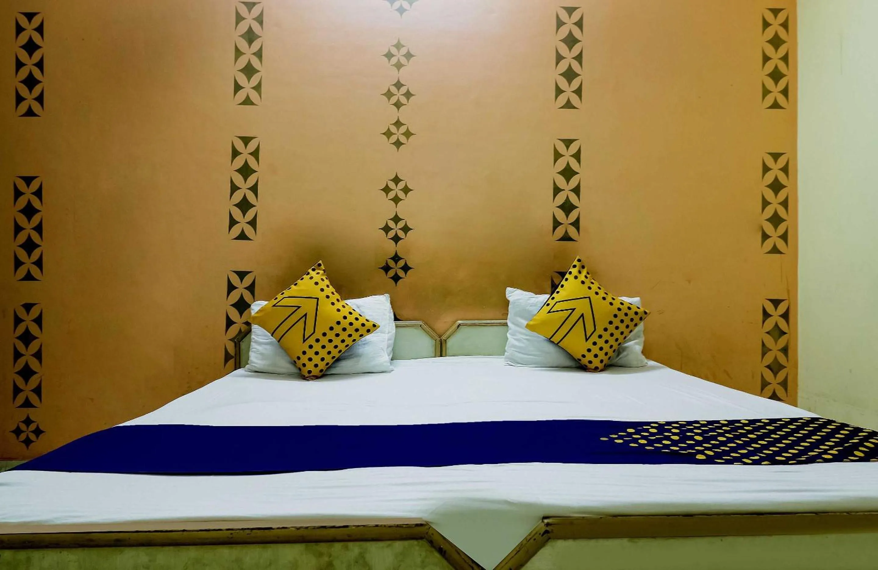 Bedroom in SPOT ON 67868 Hotel Gourav Regency