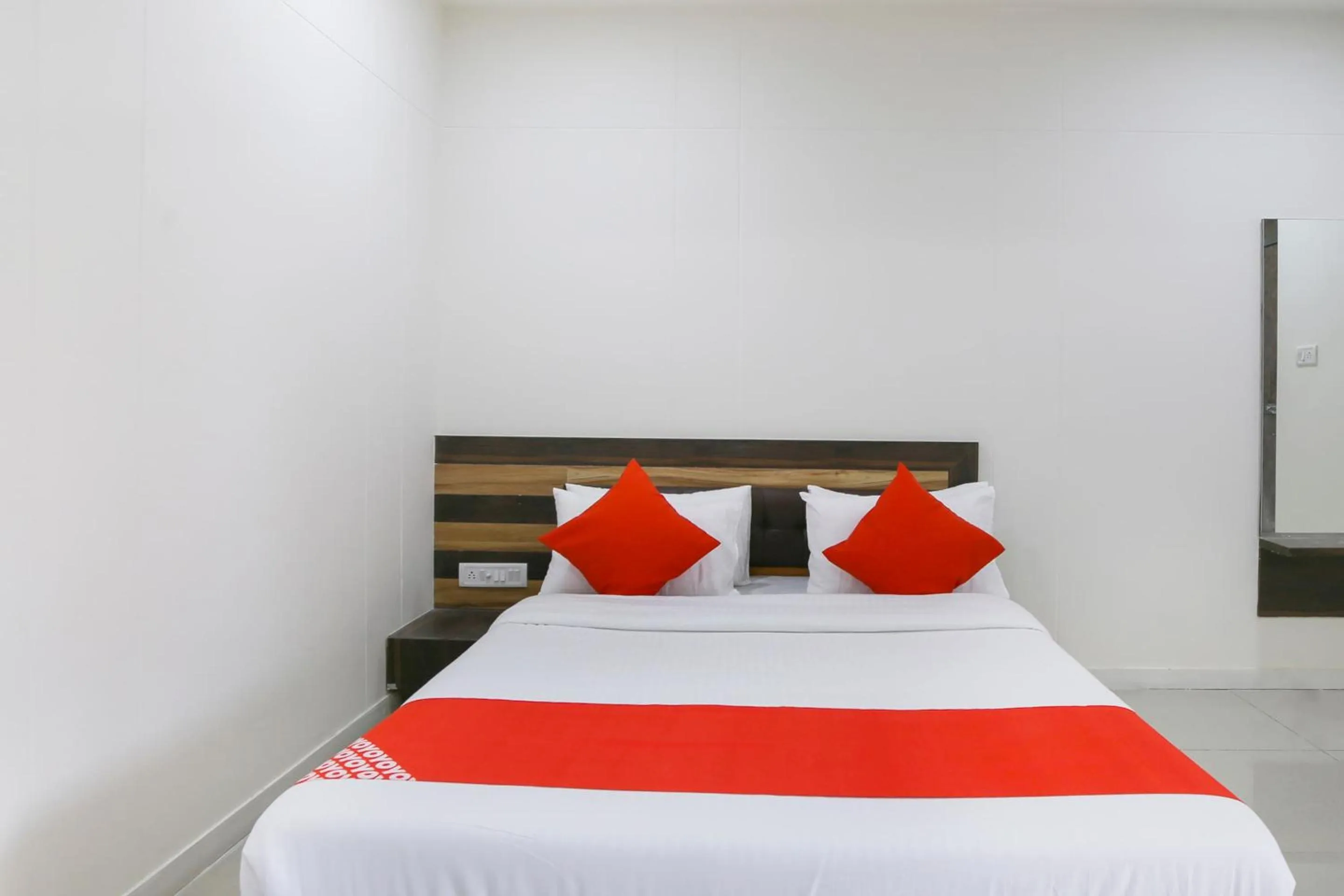 Bedroom, Bed in Hotel O Shiv Kunj