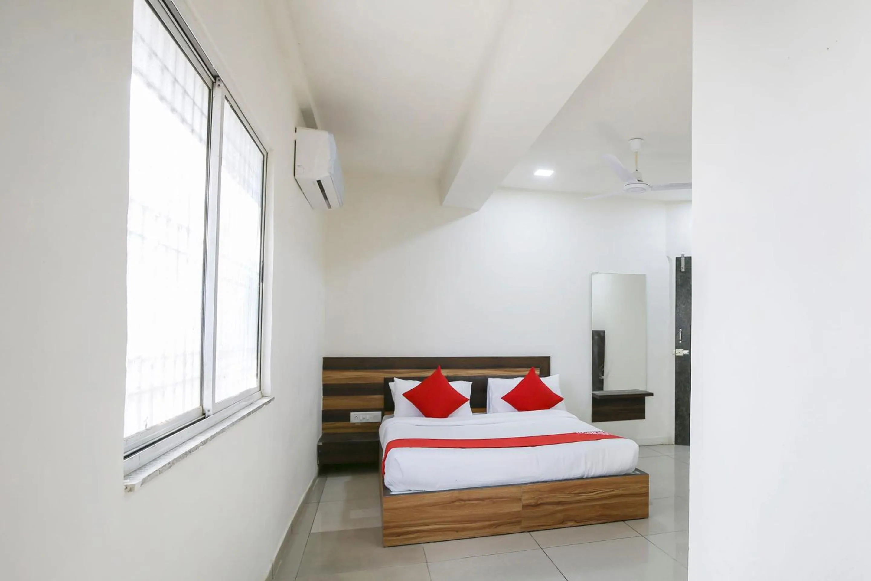 Bedroom, Bed in Hotel O Shiv Kunj