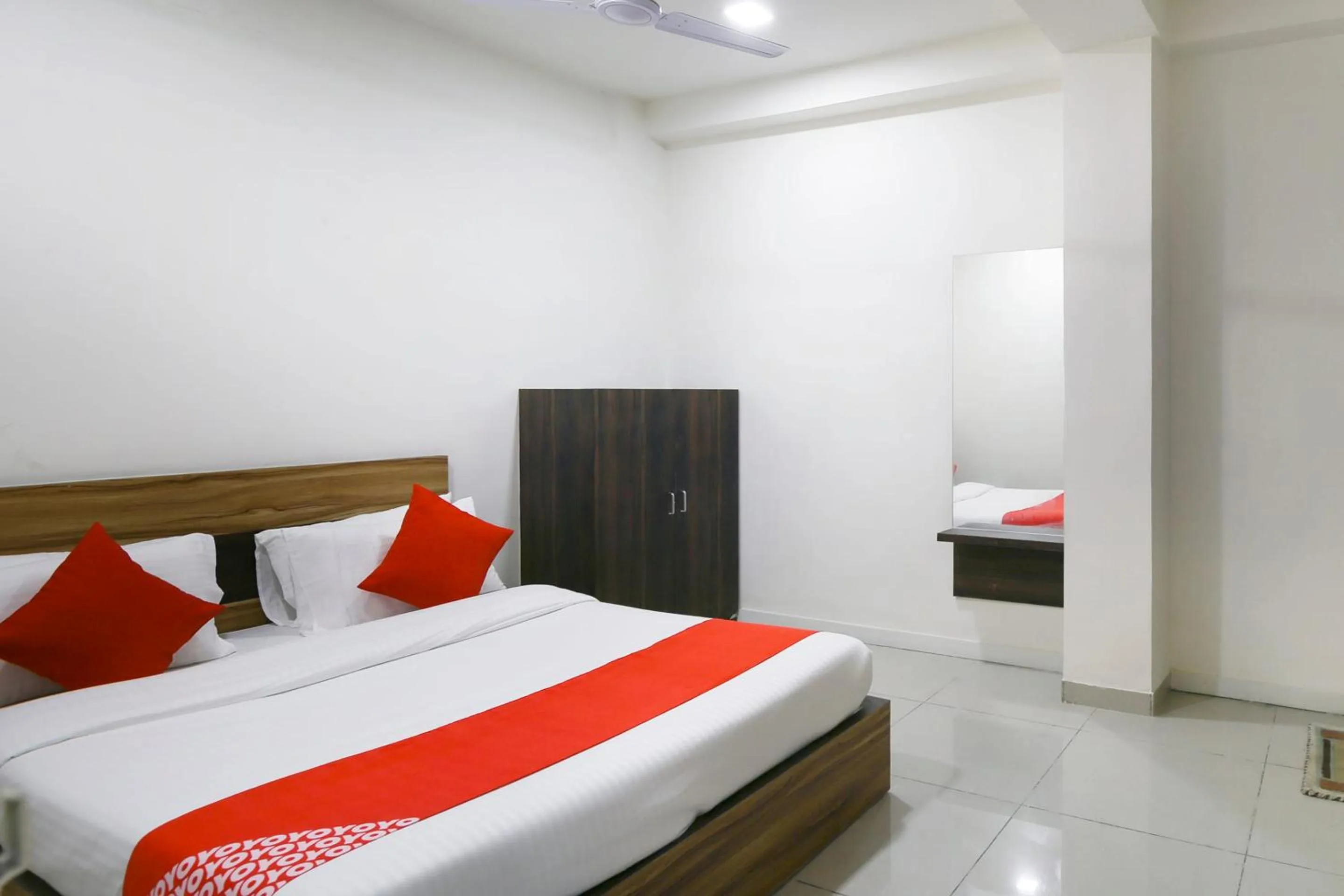 Bedroom, Bed in Hotel O Shiv Kunj