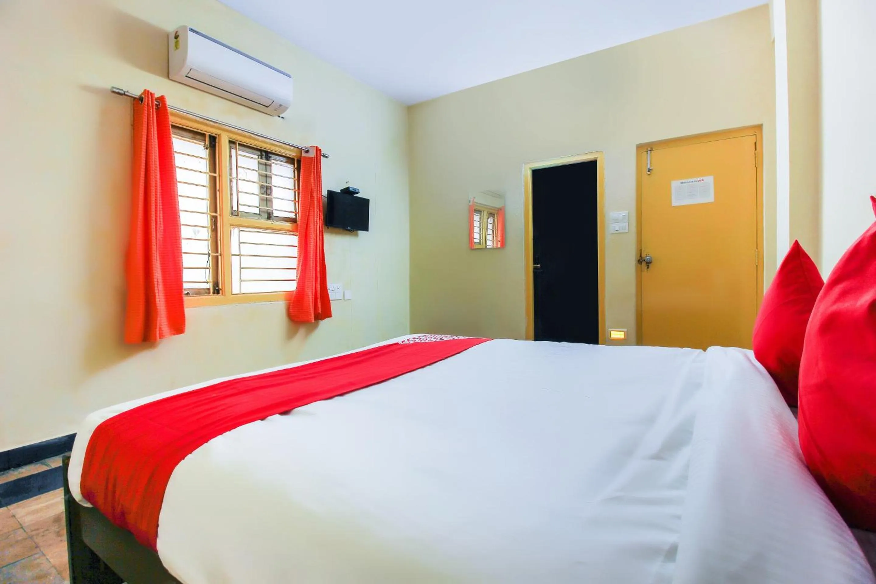 Facade/entrance, Bed in Hotel O Sai Residency Near SR Nagar metro station