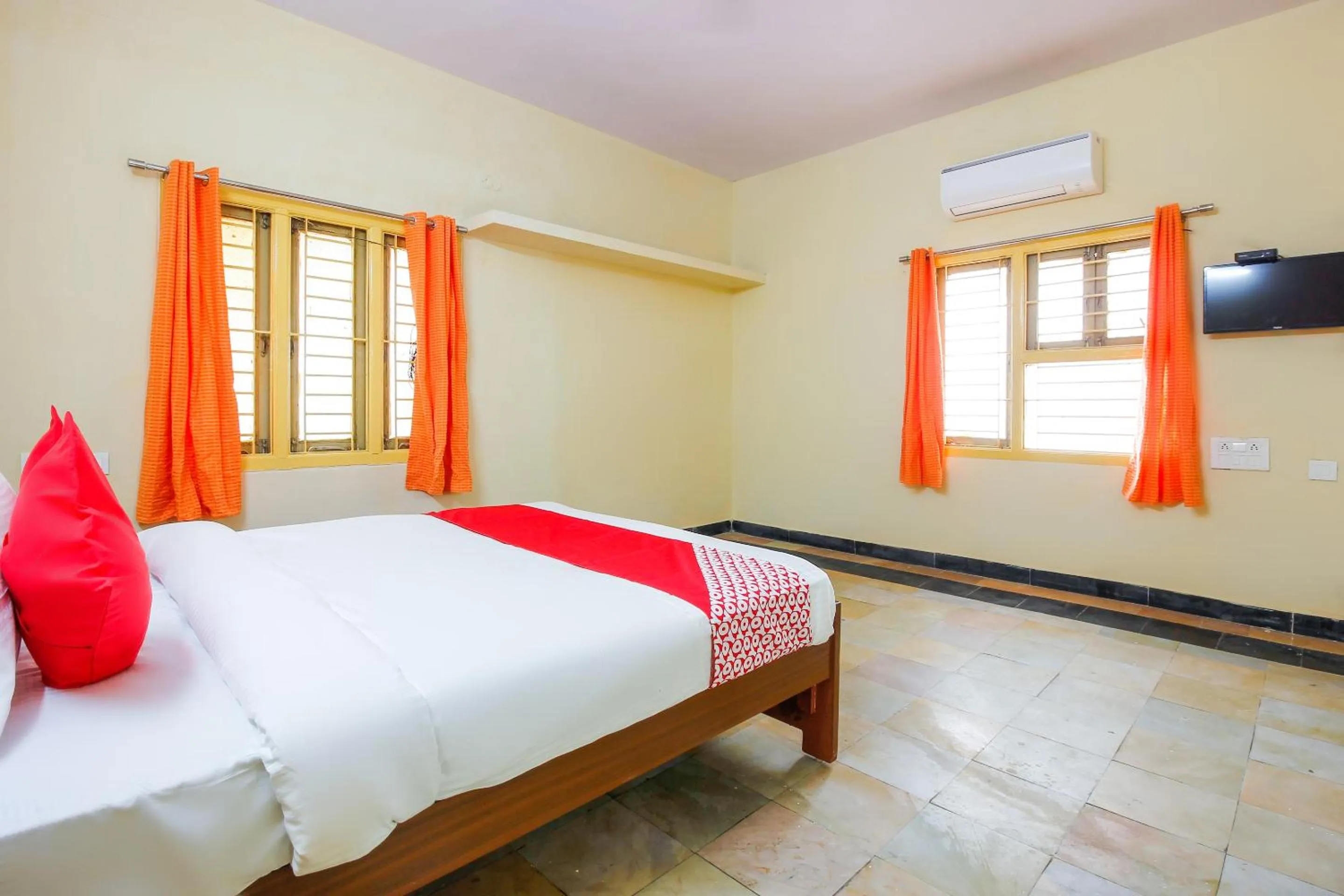 Bedroom, Bed in Hotel O Sai Residency Near SR Nagar metro station