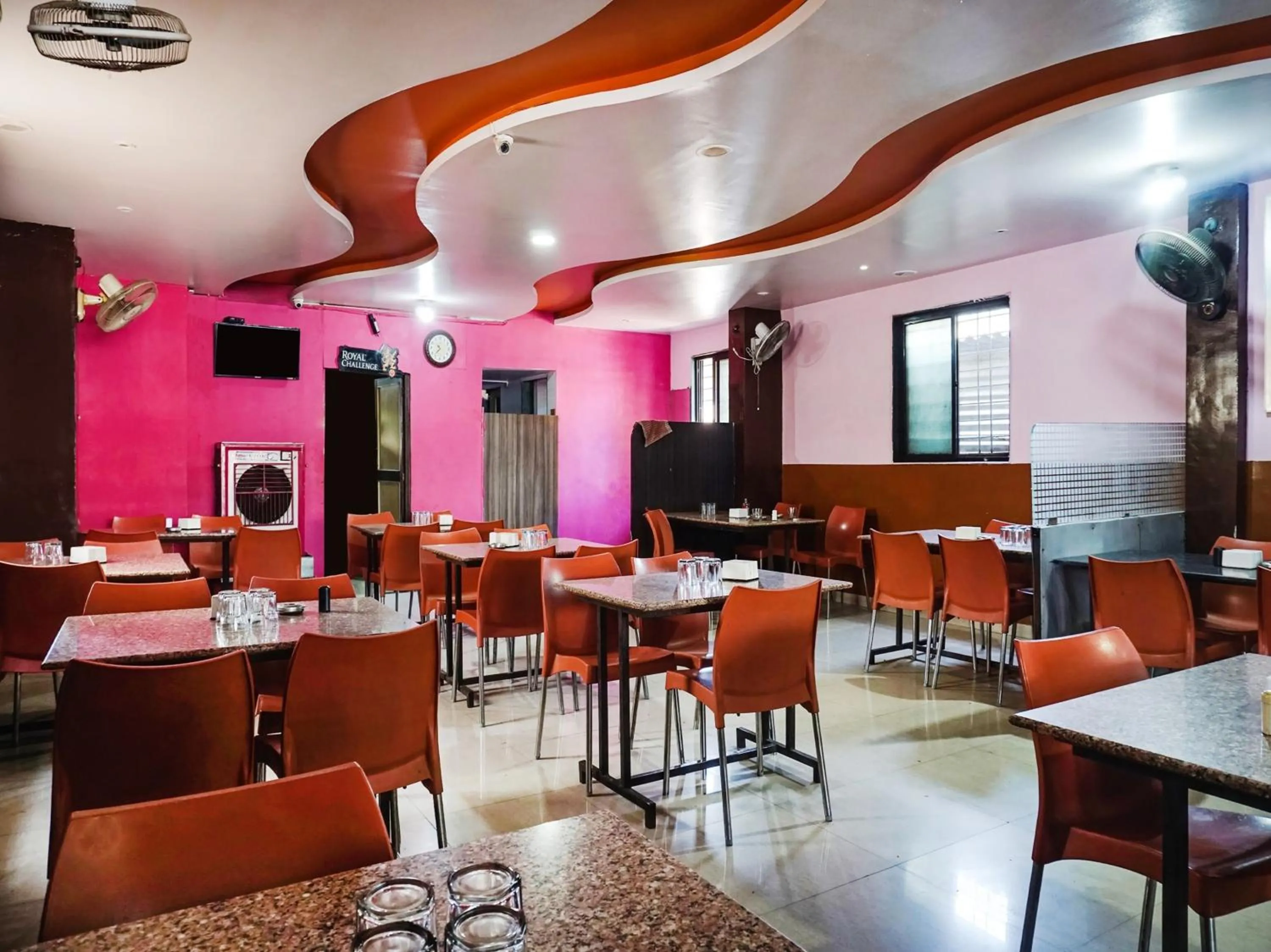Restaurant/places to eat in Hotel O New Dreamland