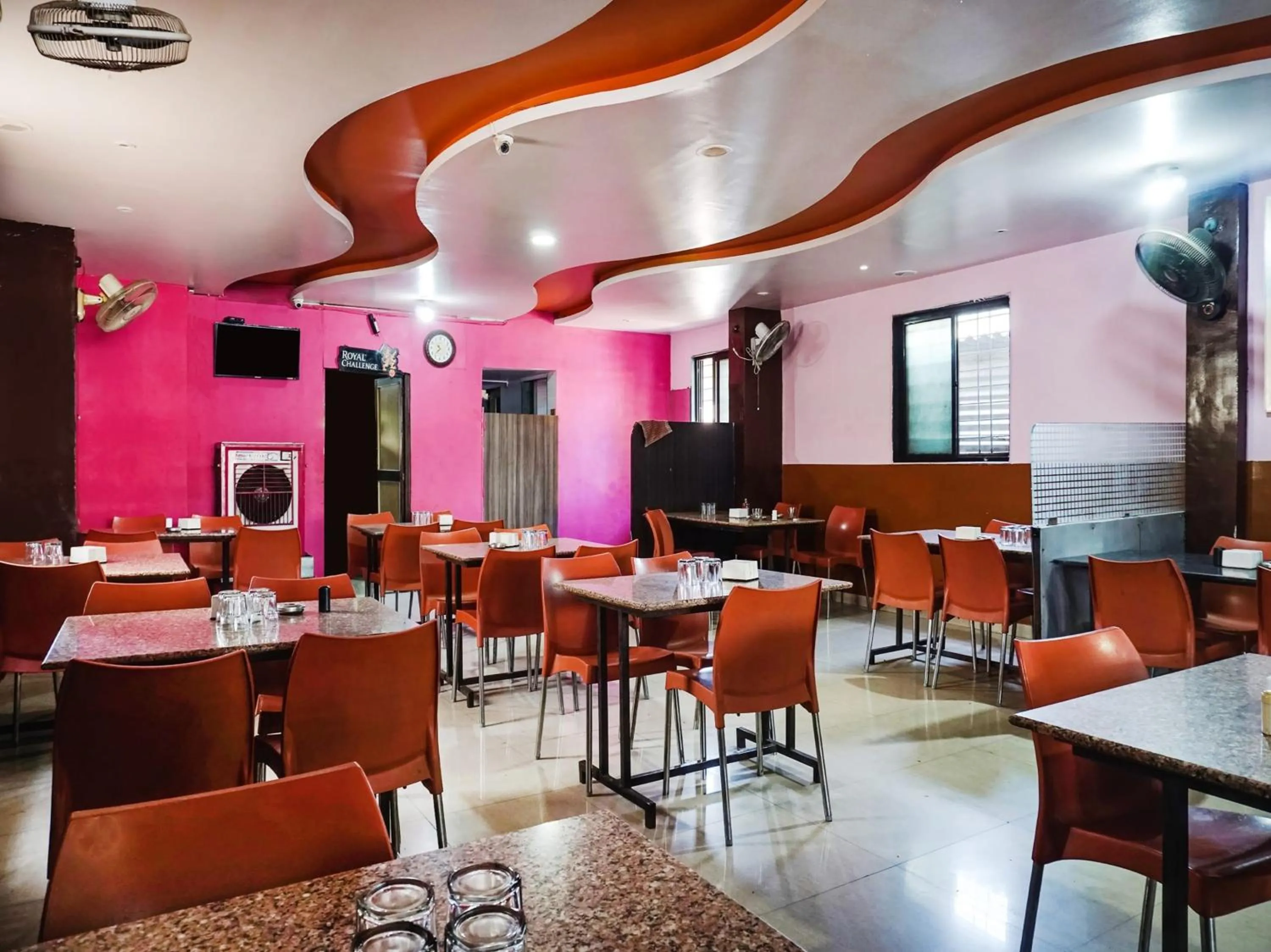 Restaurant/places to eat in Hotel O New Dreamland