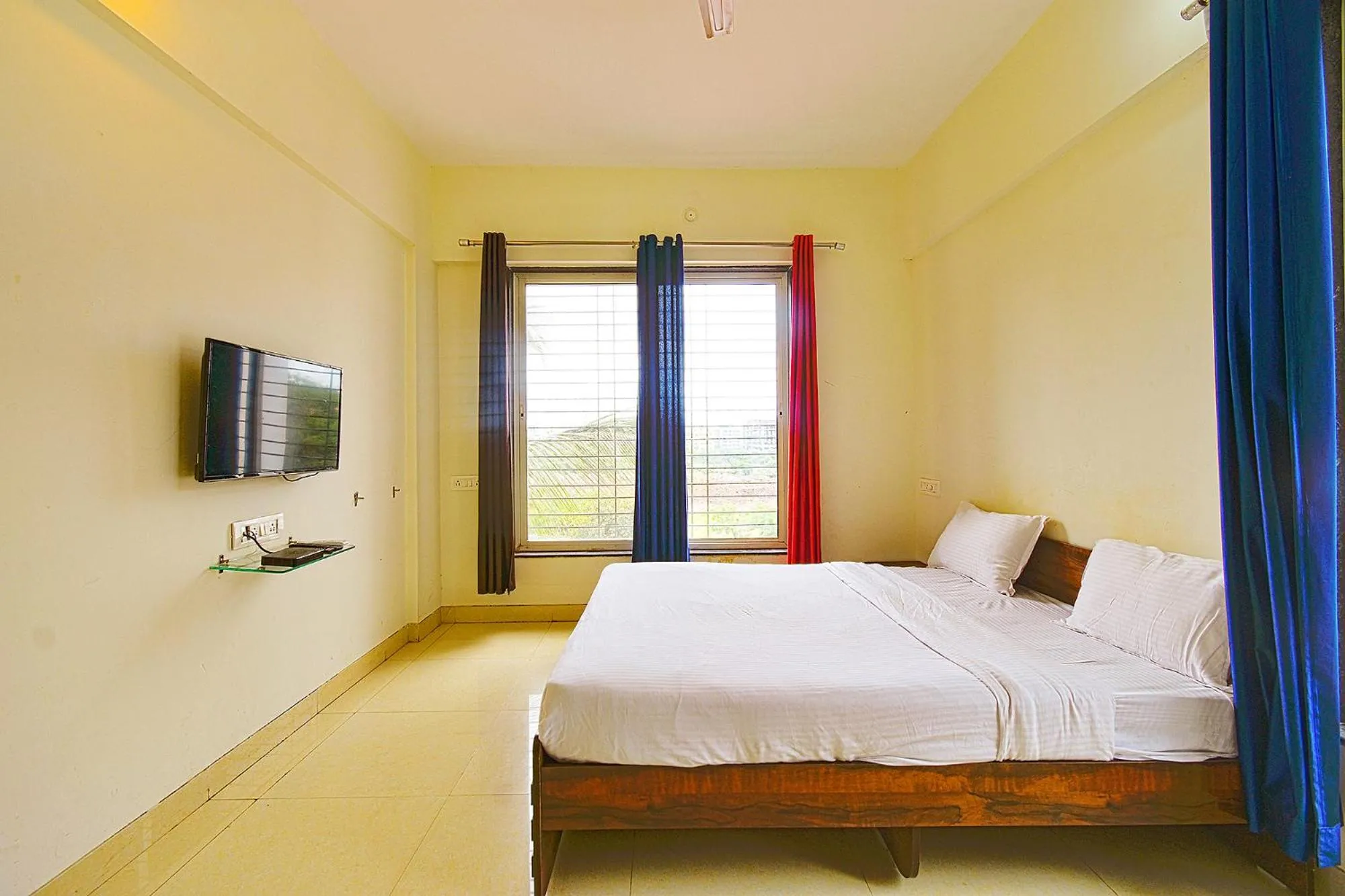 Bed in FabExpress Golden Leaf Airport