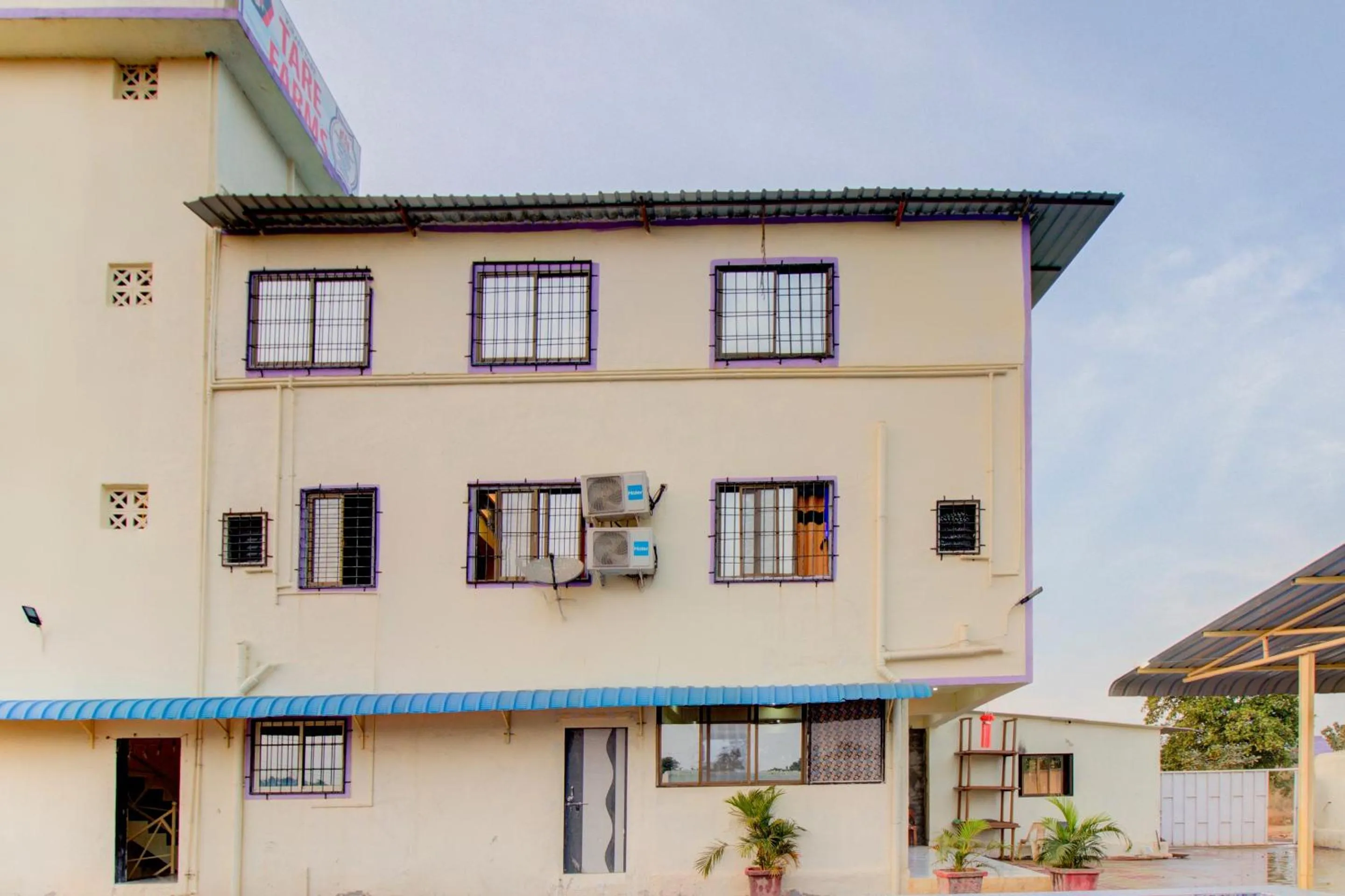 Facade/entrance in Hotel O by OYO Tare Farms