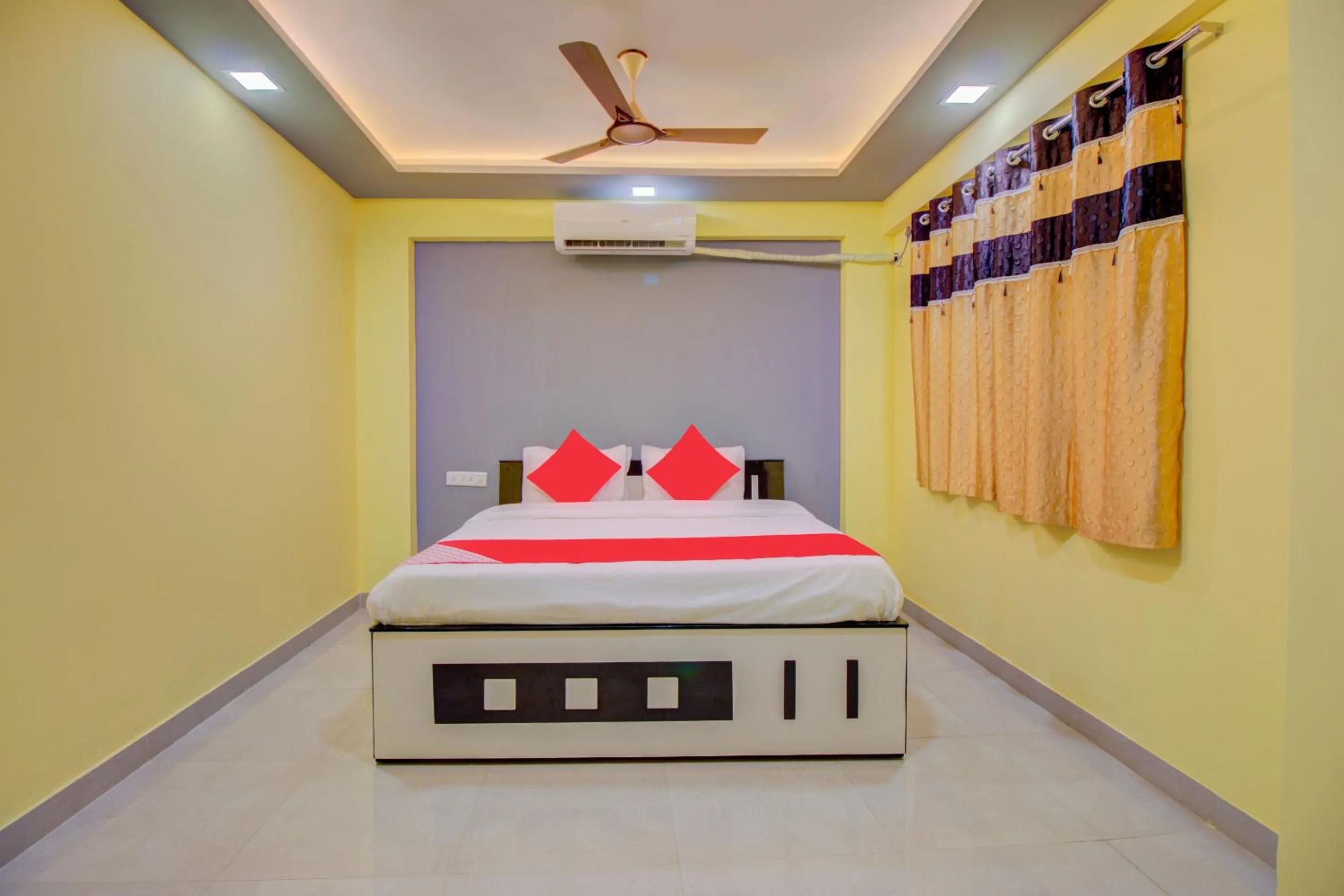 Bedroom in Hotel O by OYO Tare Farms