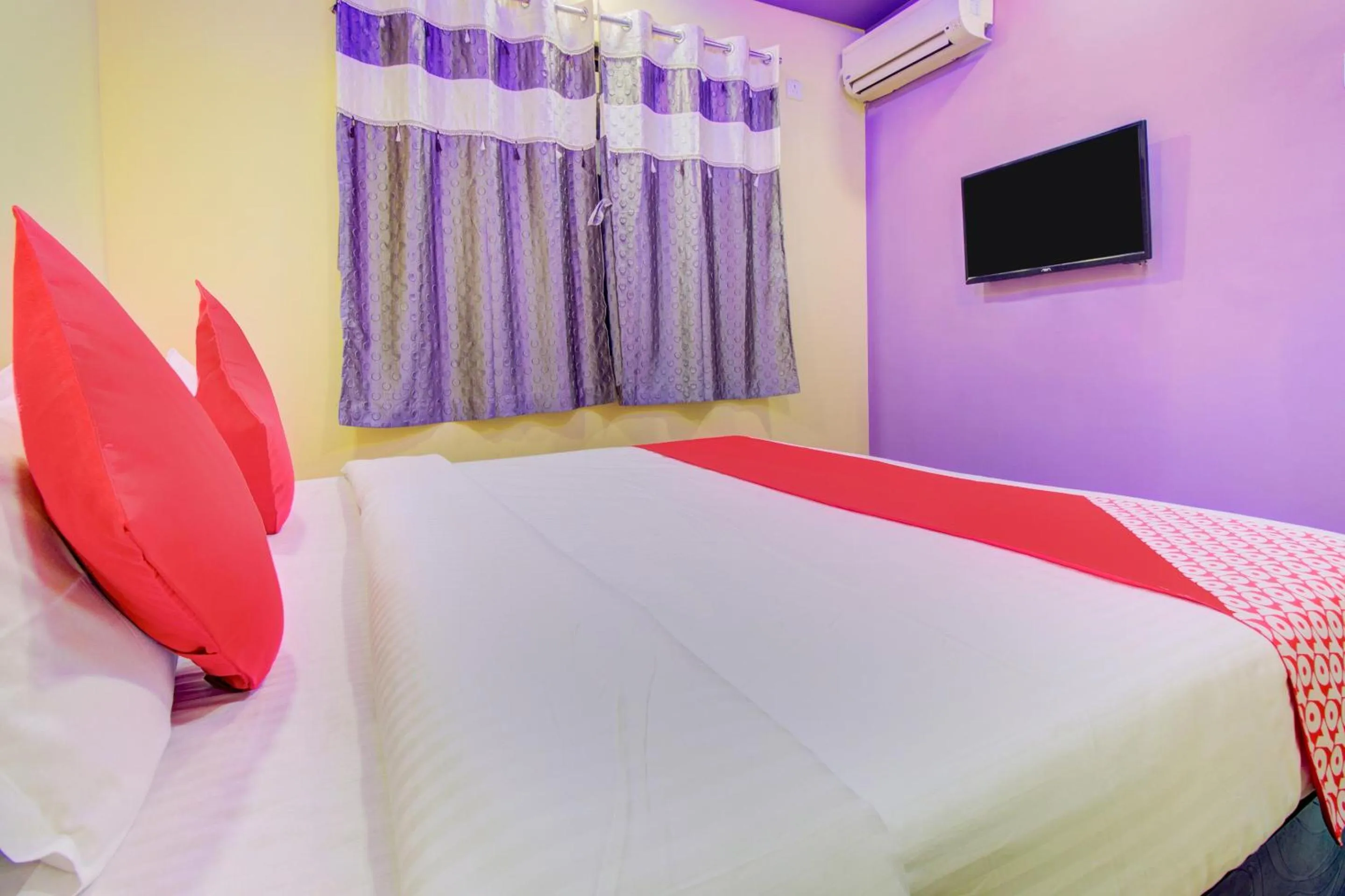 Bedroom in Hotel O by OYO Tare Farms