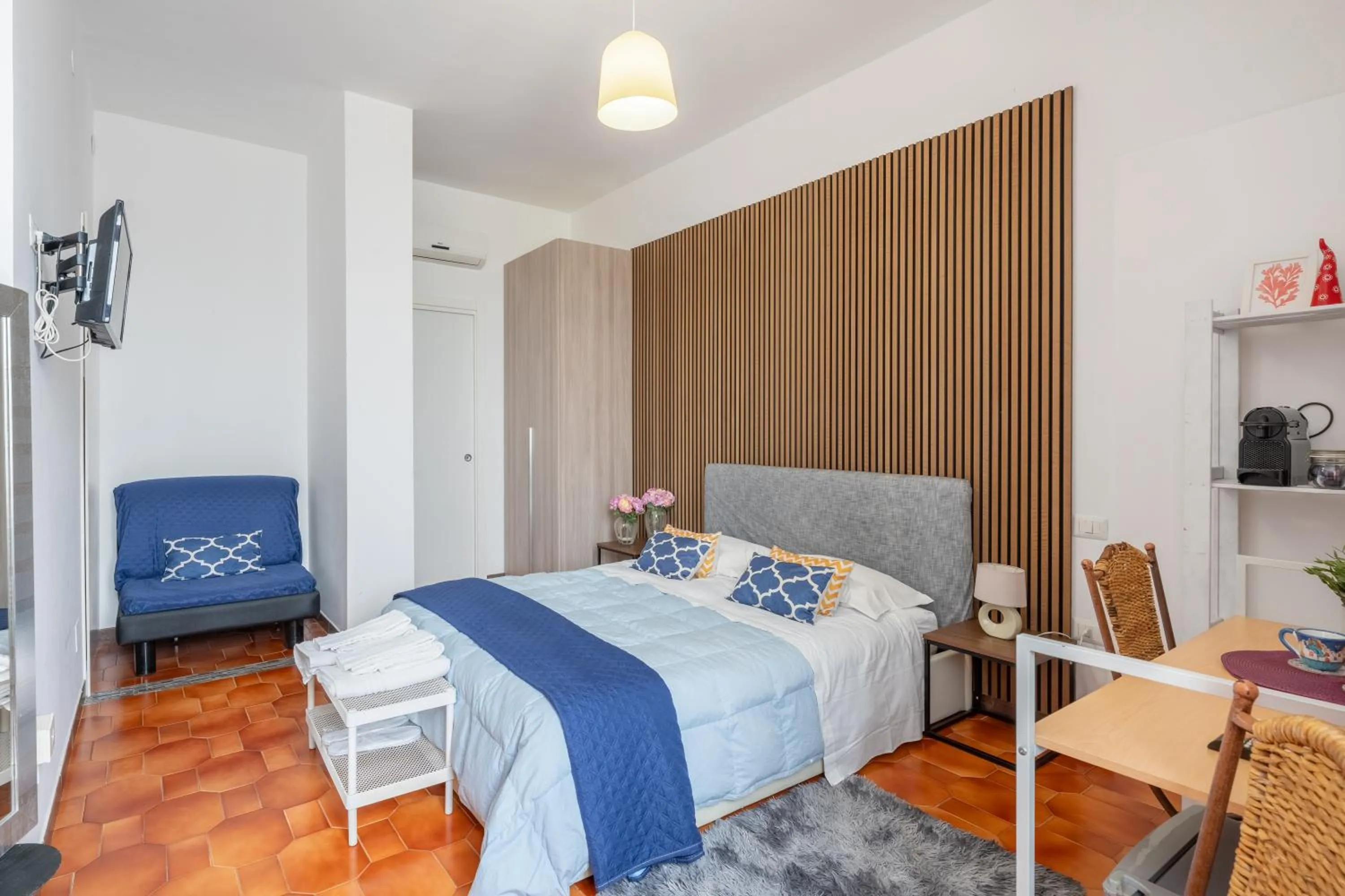 Photo of the whole room, Bed in B&B Vera's Home Pompei