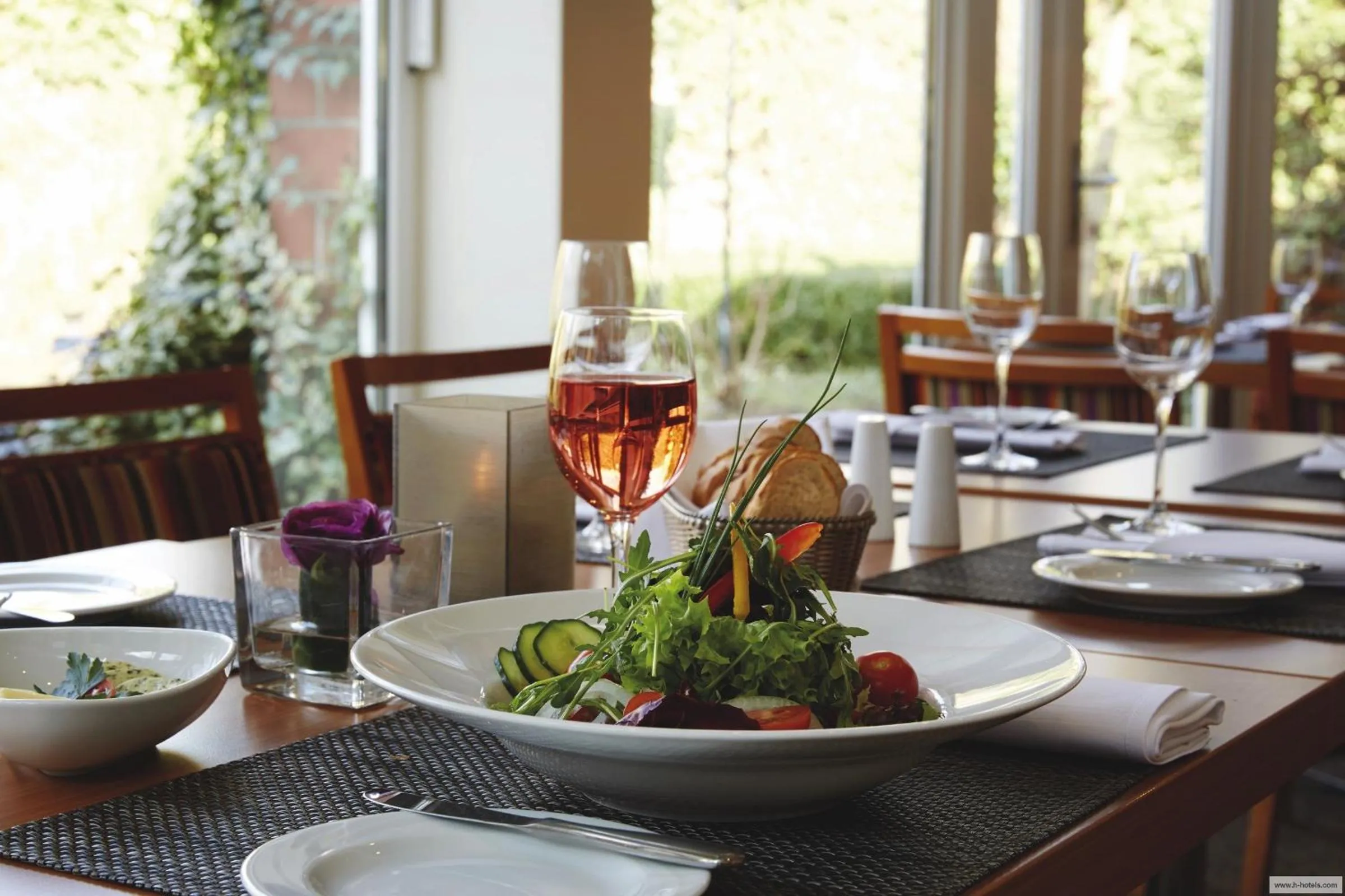 Restaurant/places to eat in H+ Hotel Köln Hürth