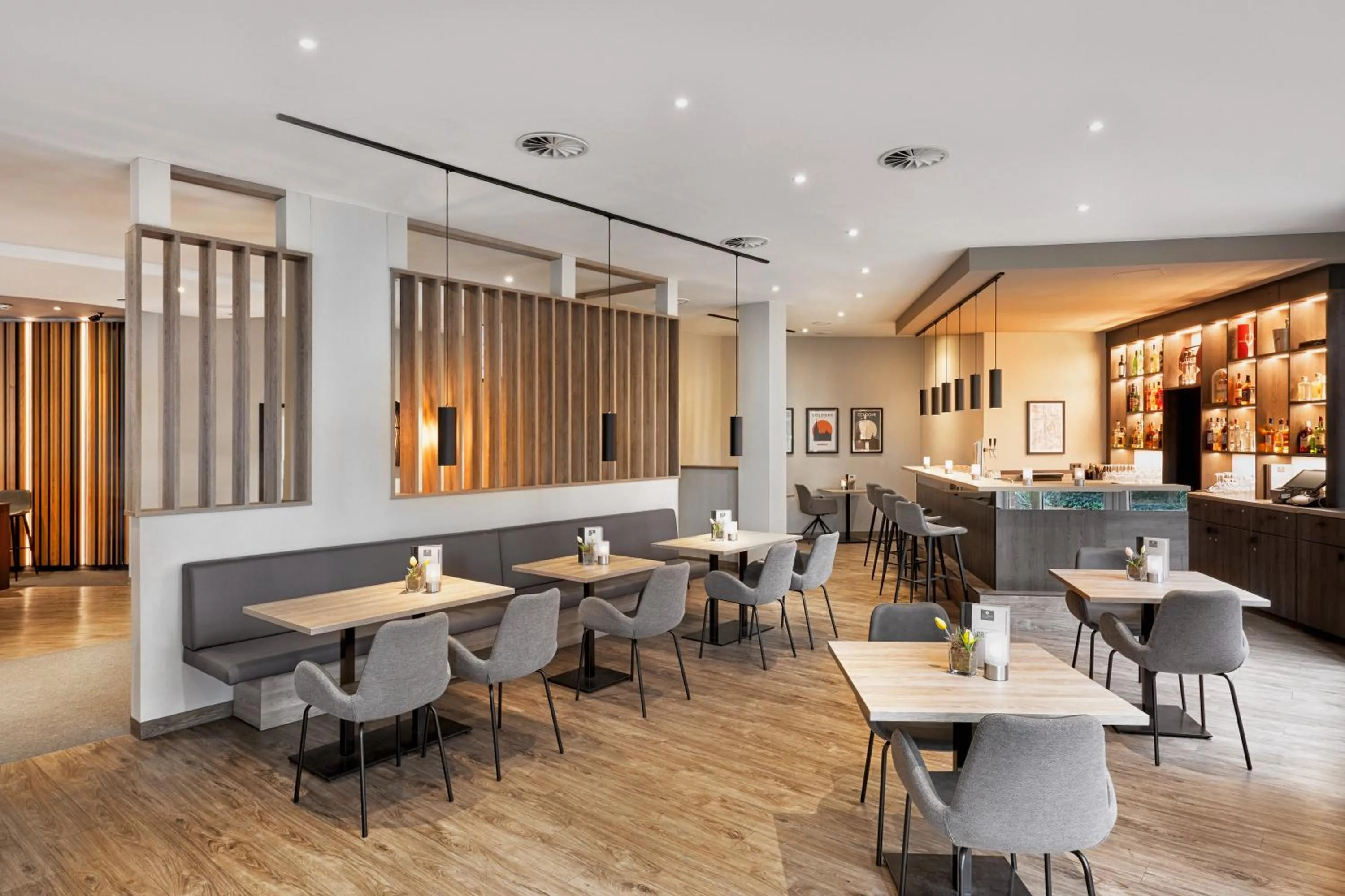 Lounge or bar in H+ Hotel Köln Hürth