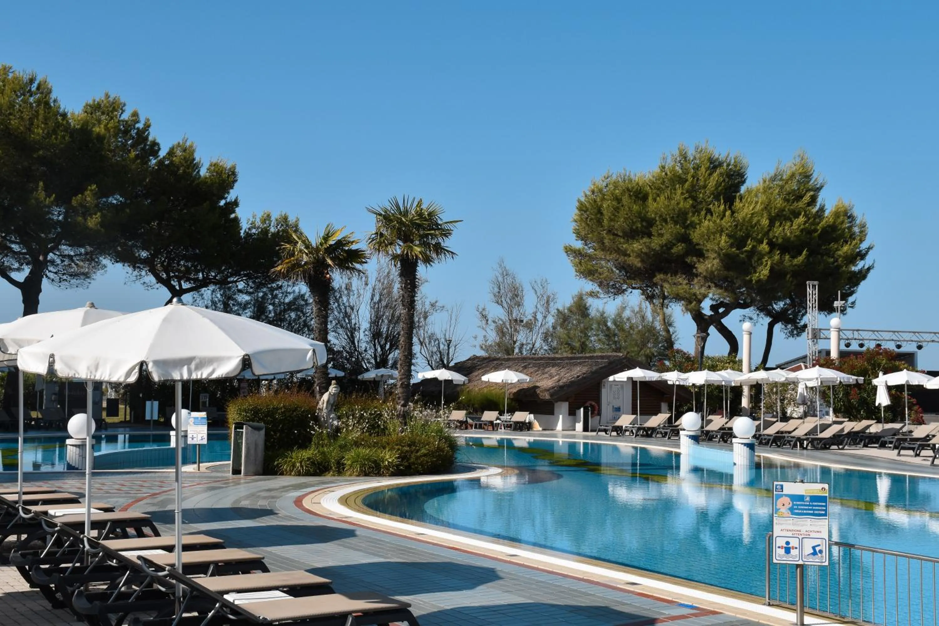 Pool view in Aparthotel Holiday