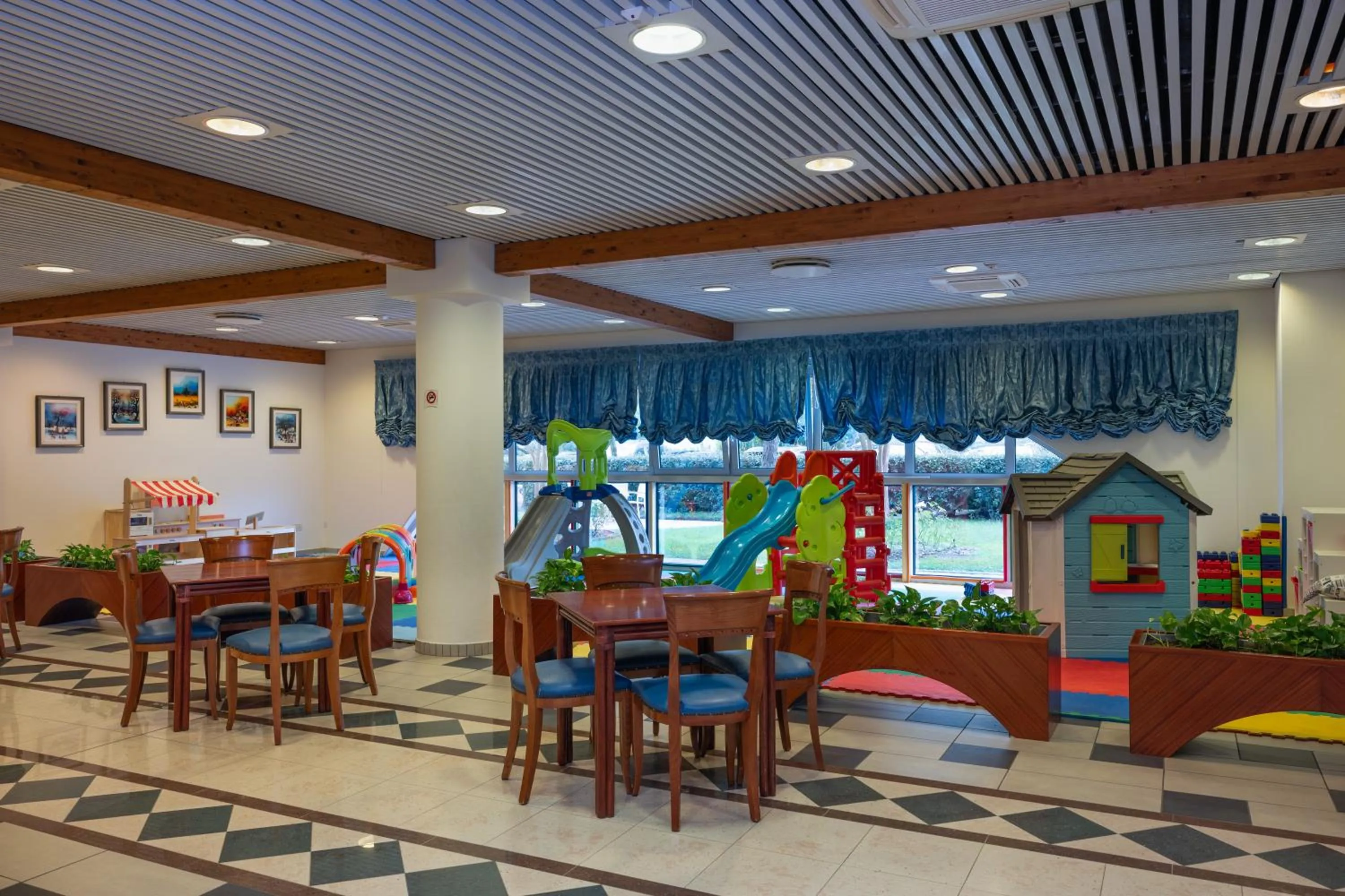 Children play ground in Aparthotel Holiday