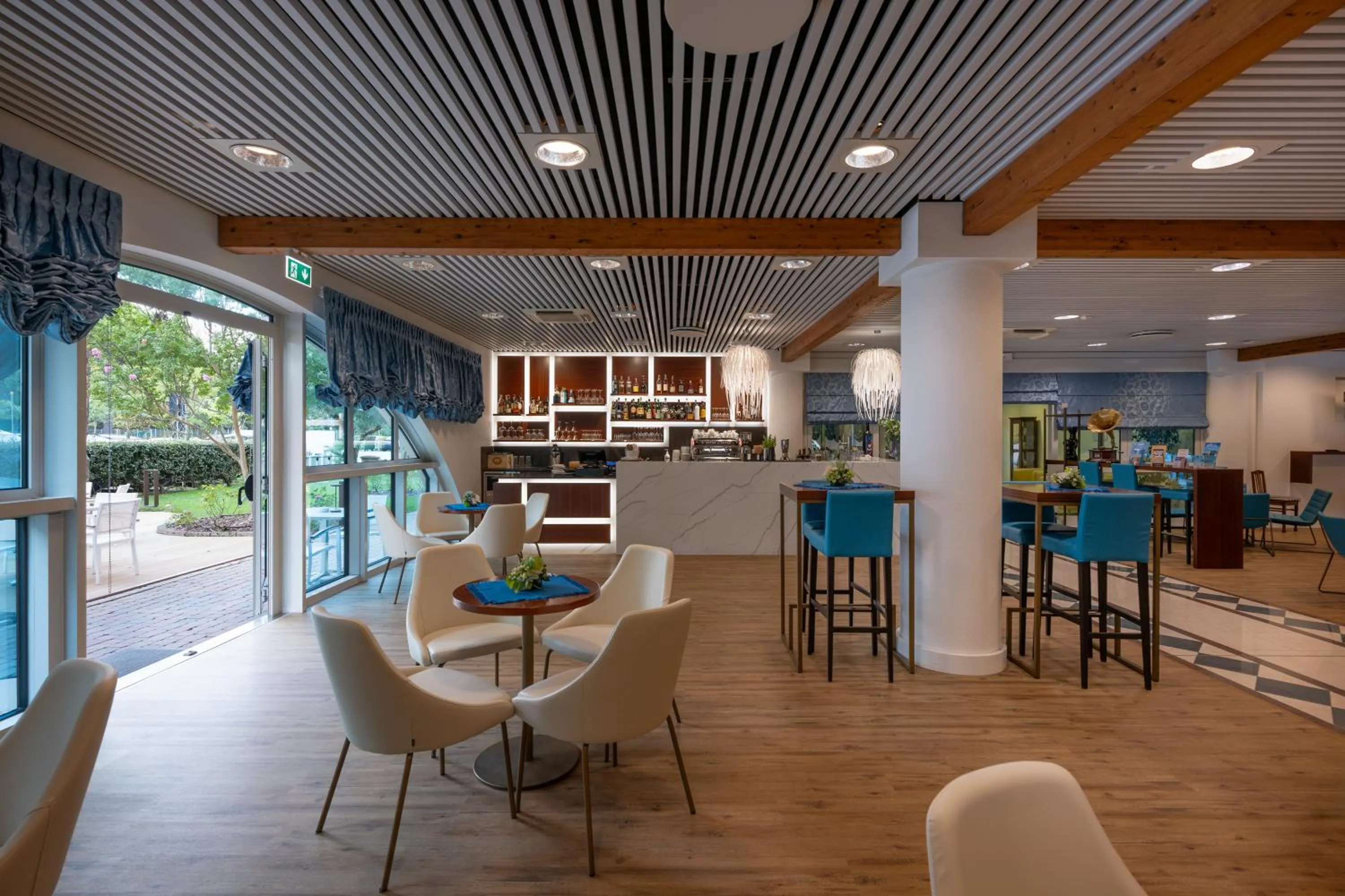 Restaurant/places to eat in Aparthotel Holiday