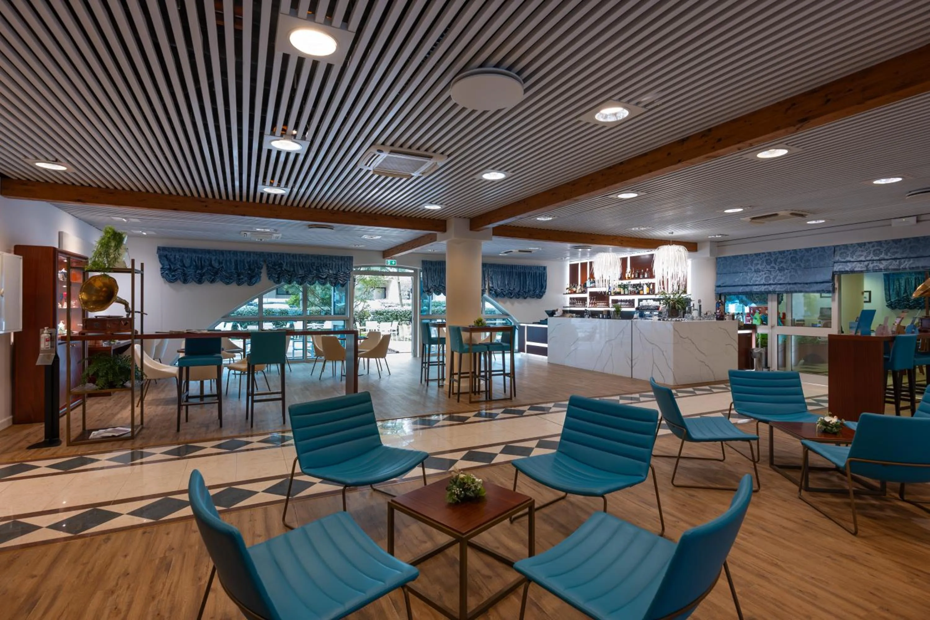 Restaurant/places to eat in Aparthotel Holiday