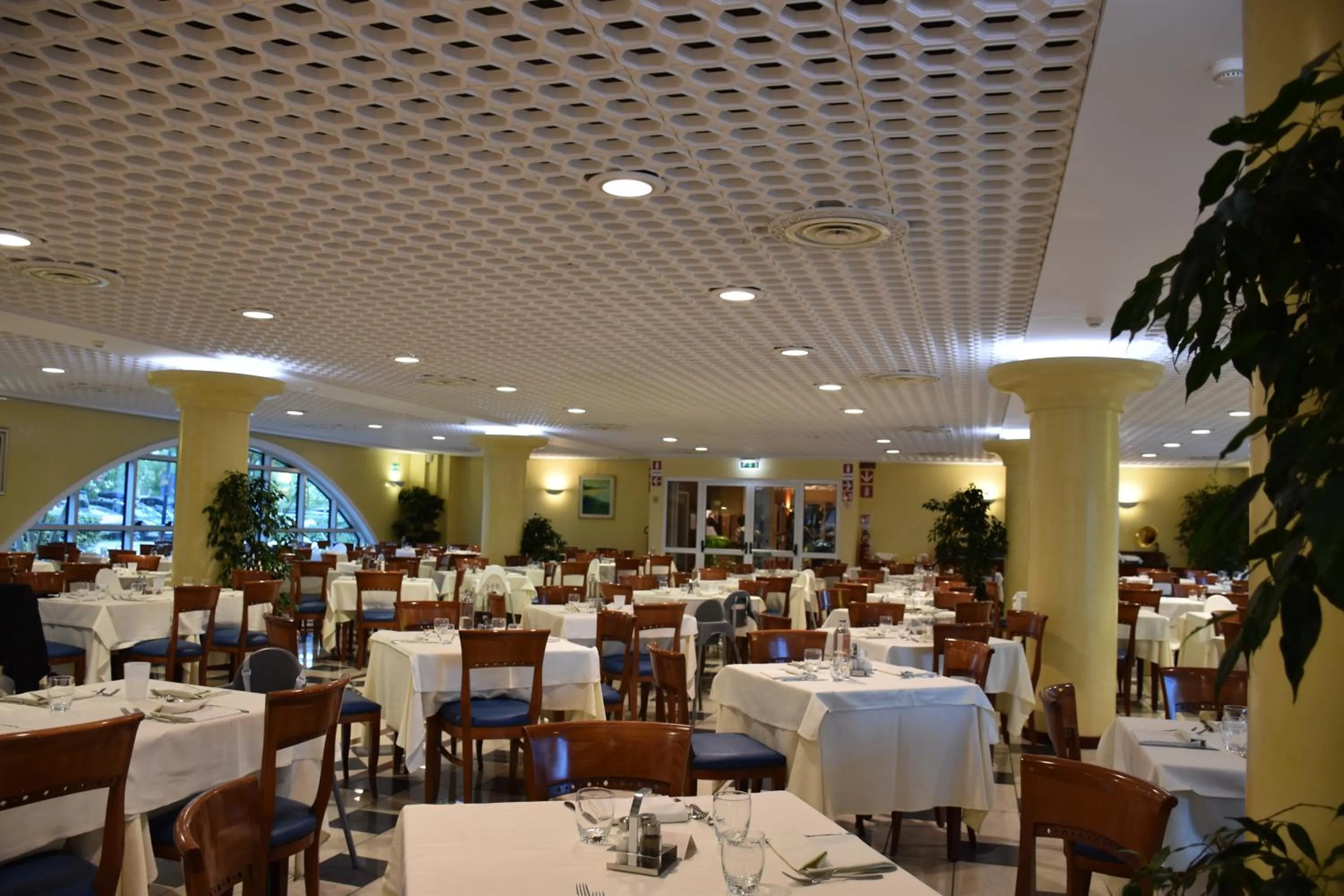 Restaurant/places to eat in Aparthotel Holiday