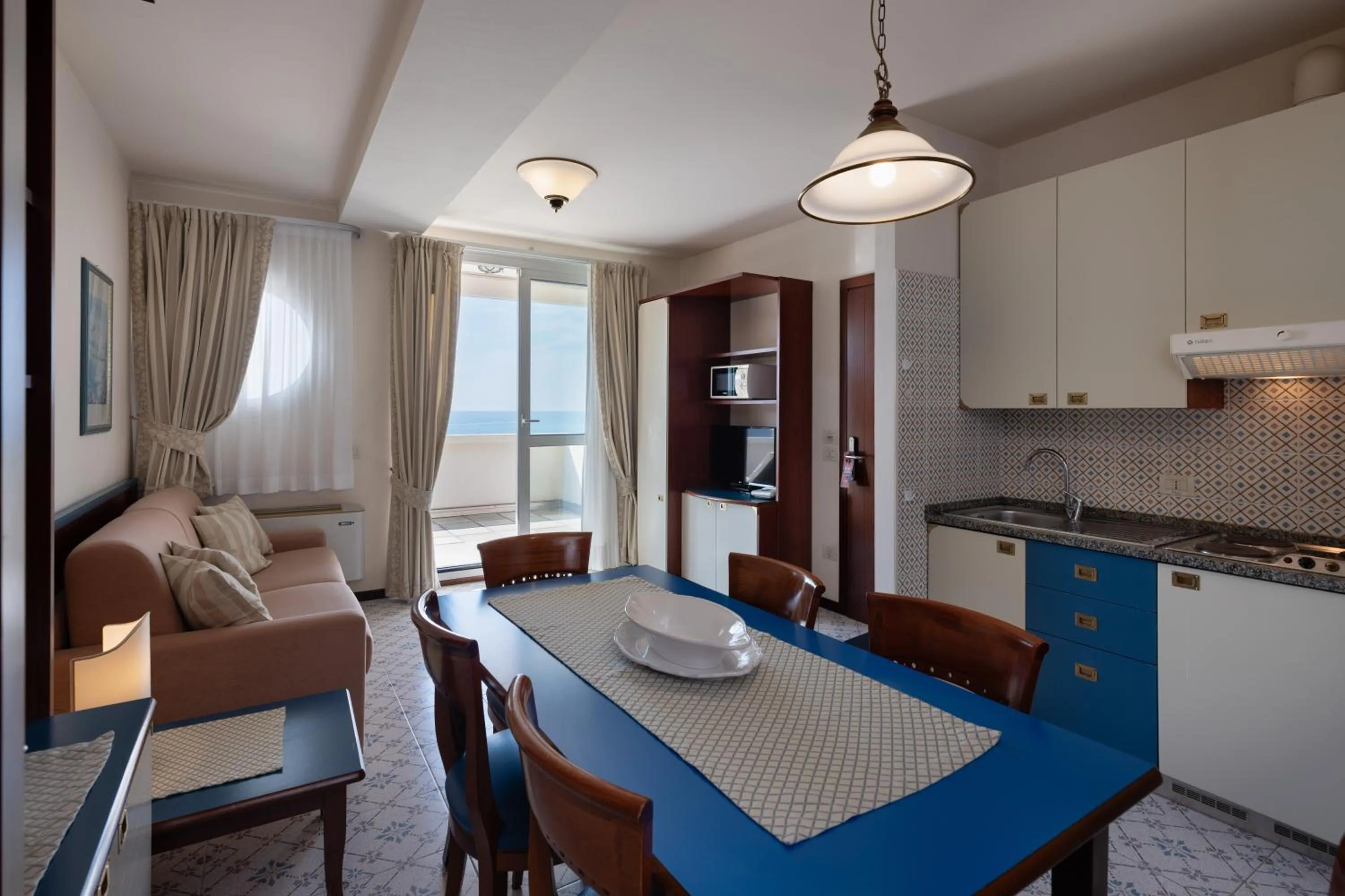 Kitchen or kitchenette in Aparthotel Holiday