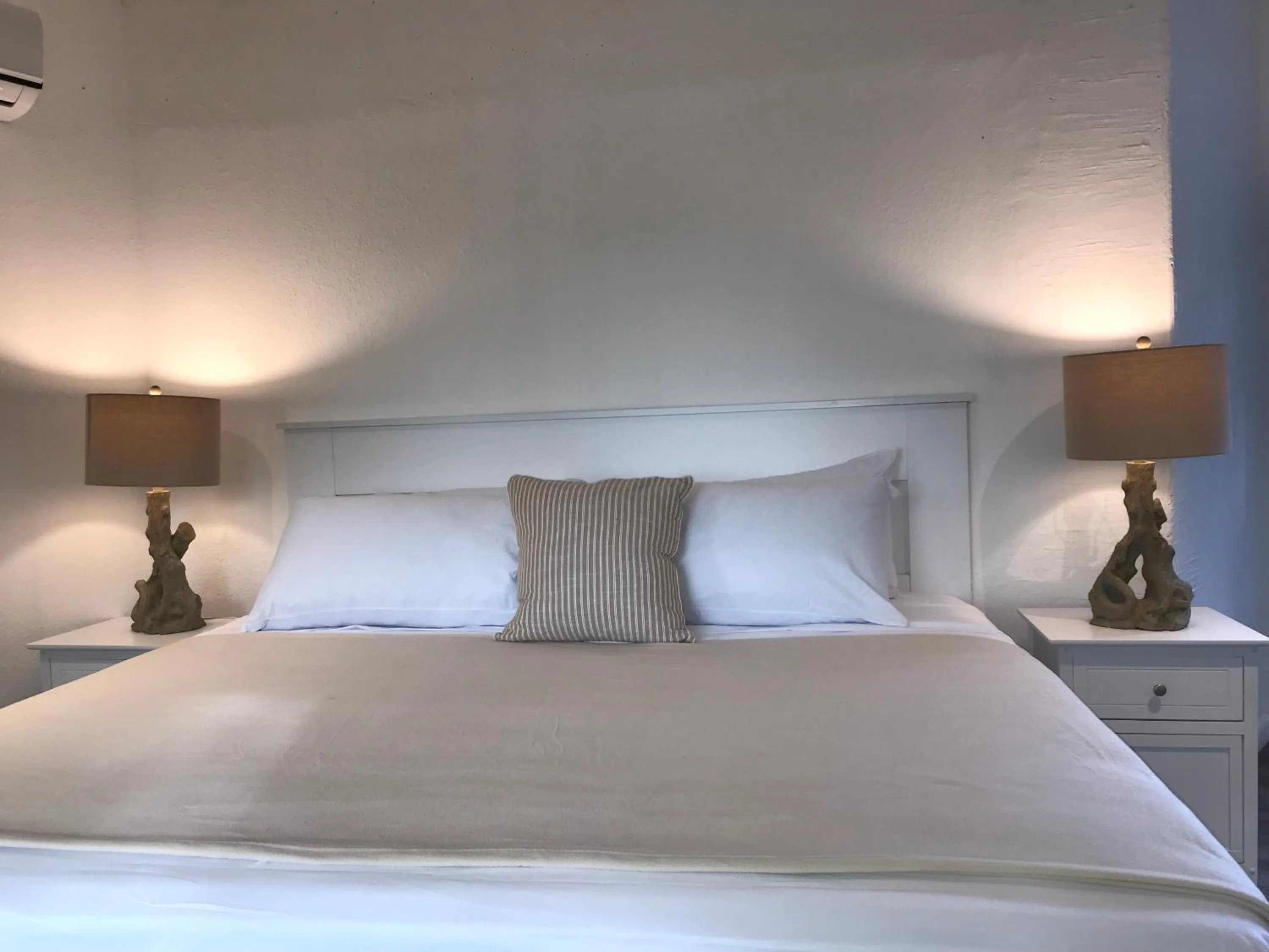 Bed in The Sunset Cove and Rainbow Room