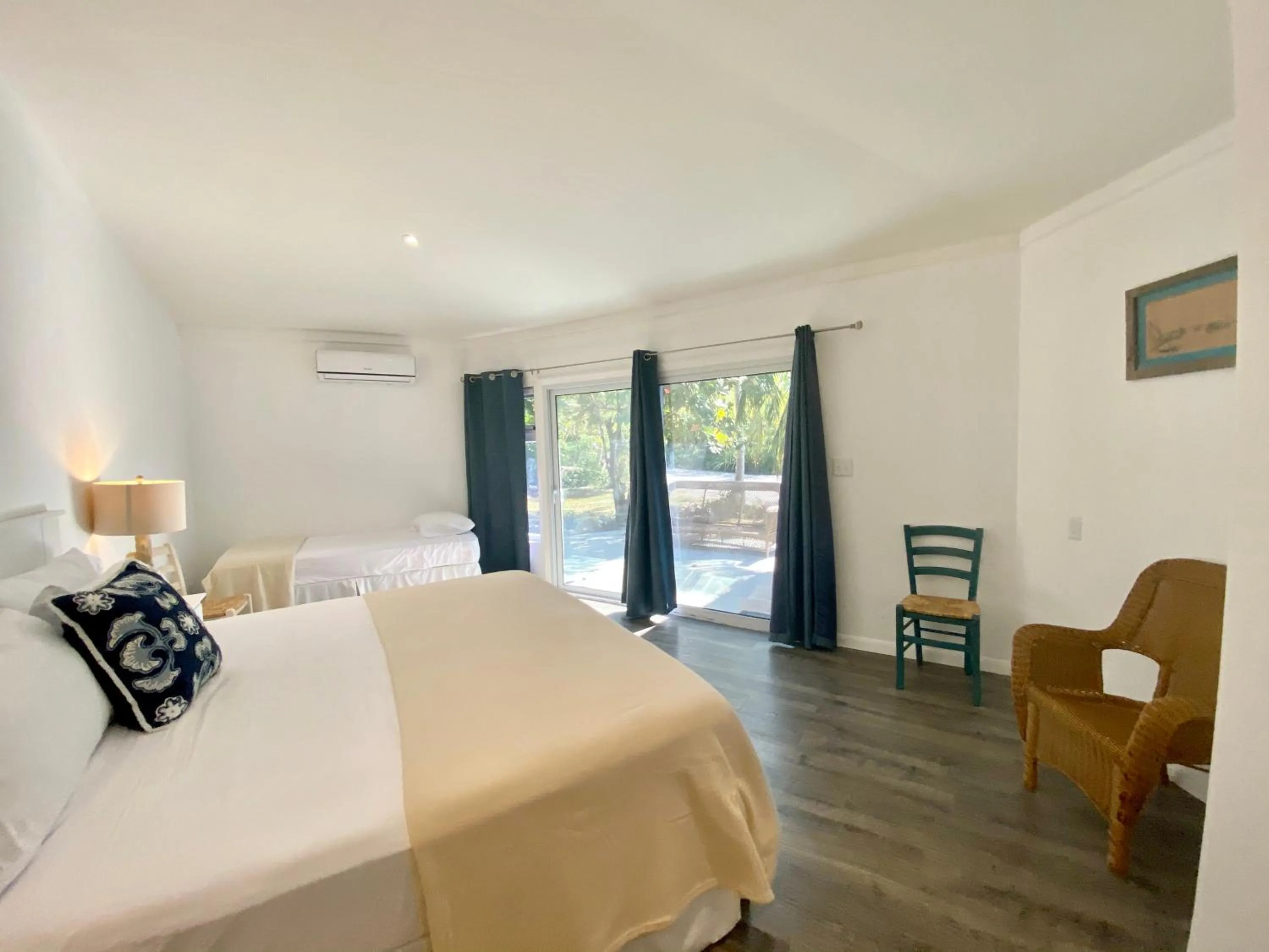 Bed in The Sunset Cove and Rainbow Room