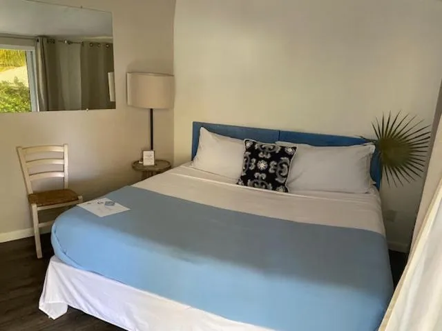 Bed in The Sunset Cove and Rainbow Room