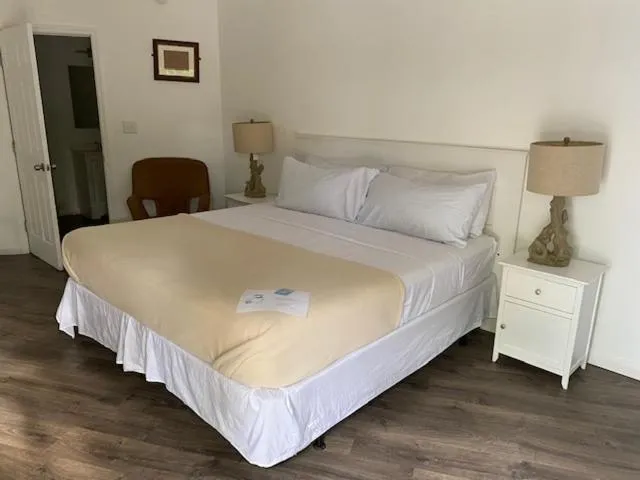 Bed in The Sunset Cove and Rainbow Room