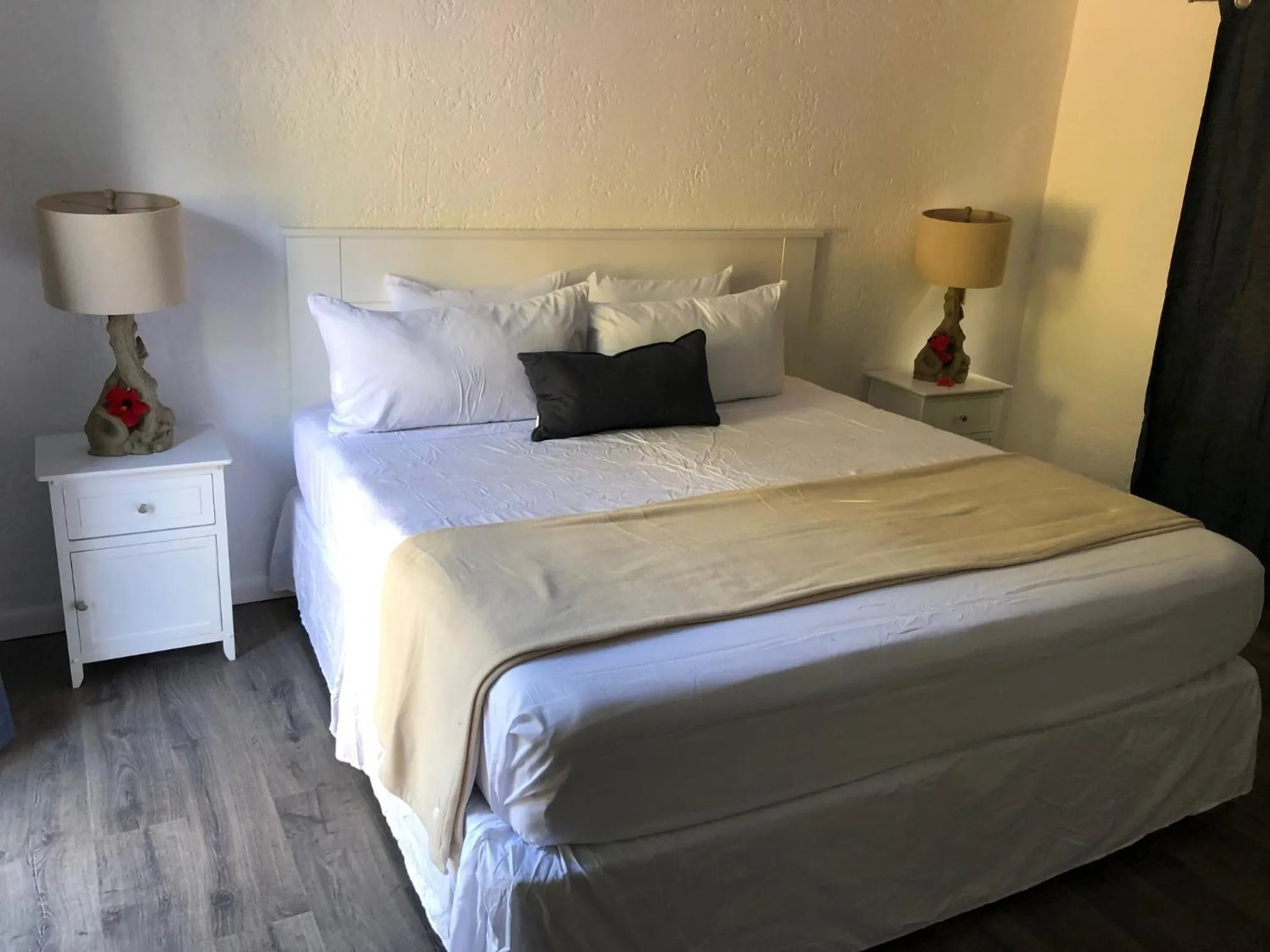 Bed in The Sunset Cove and Rainbow Room