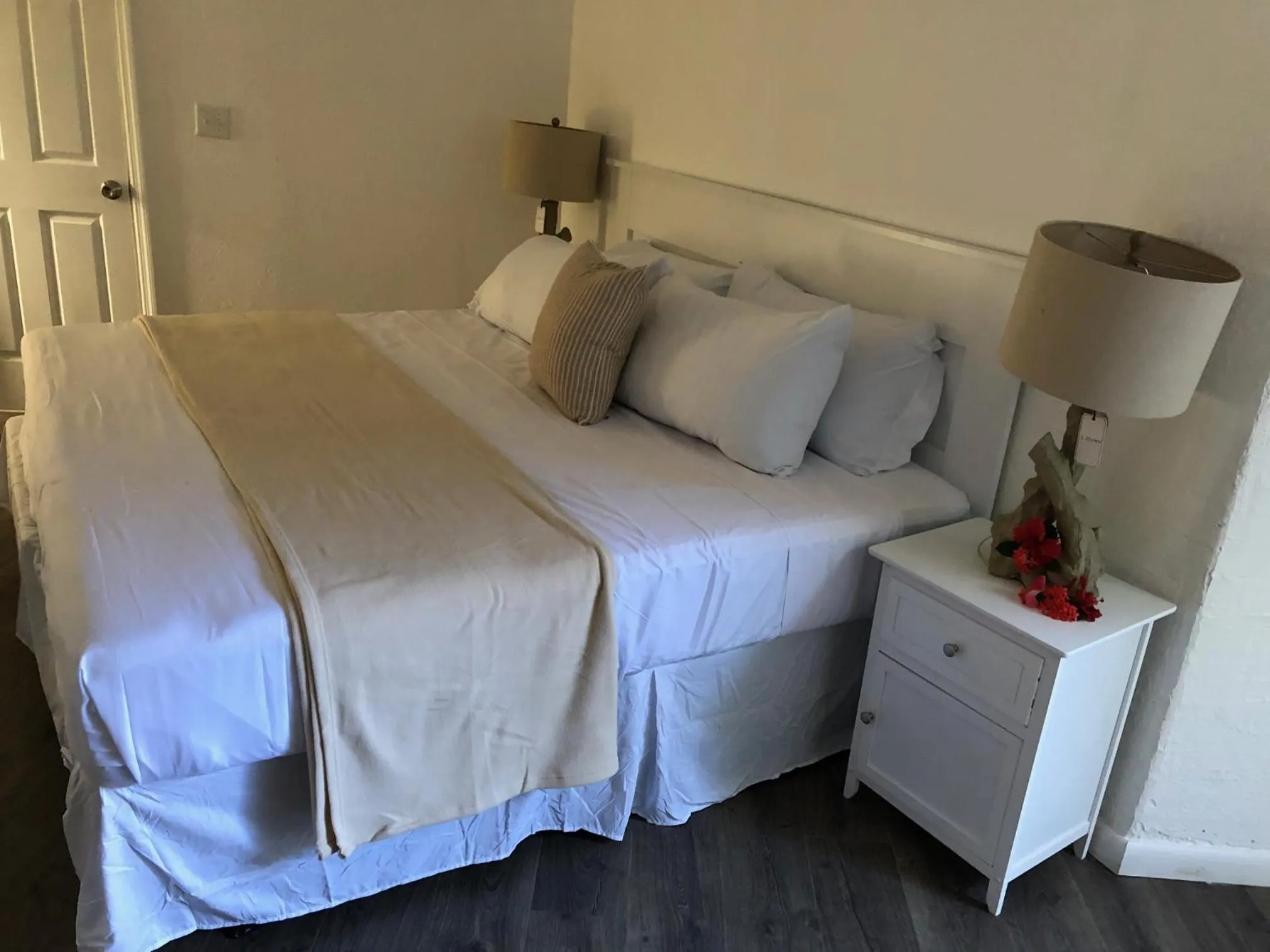 Bed in The Sunset Cove and Rainbow Room