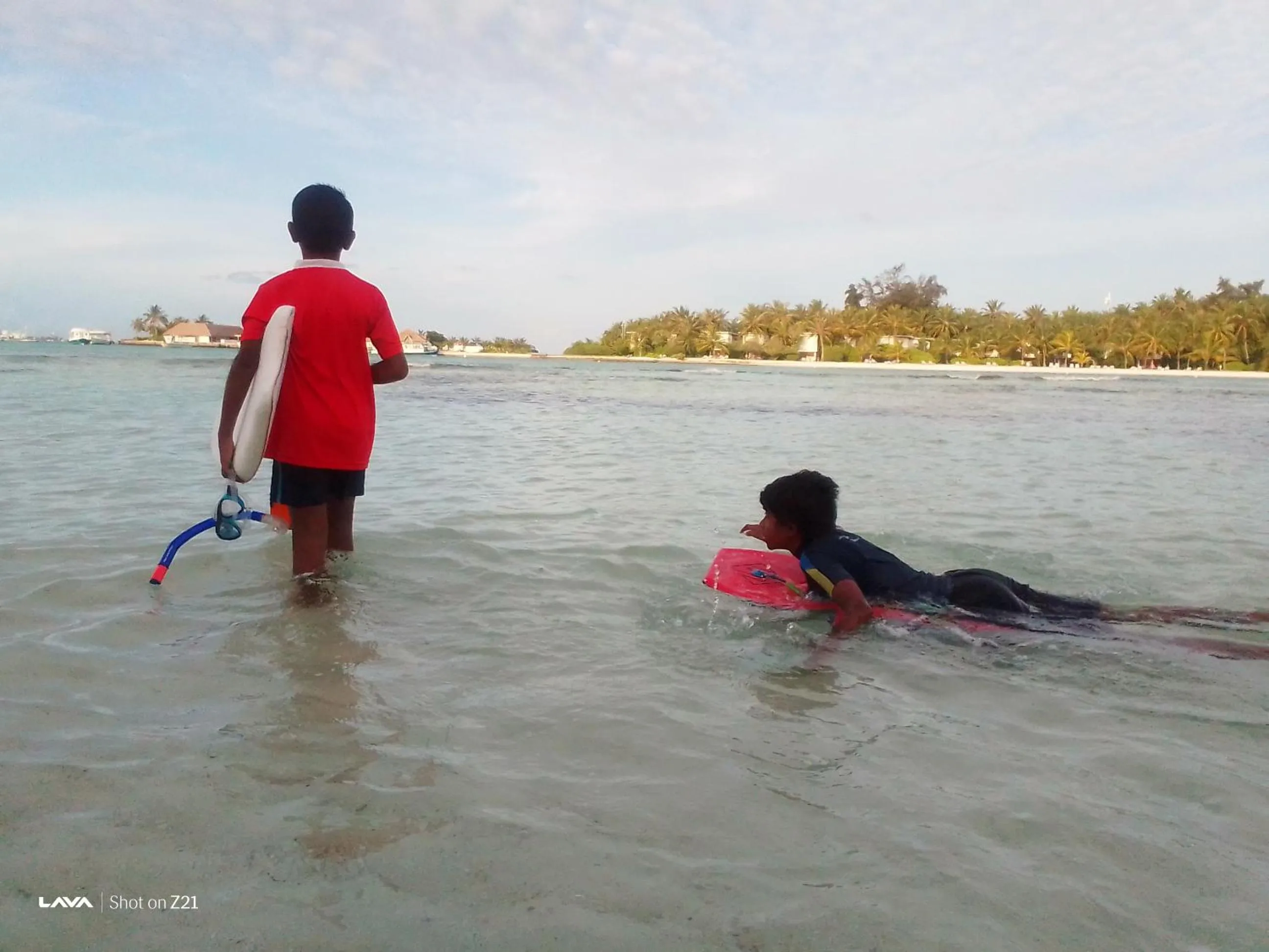 People in Ocean Way Guraidhoo