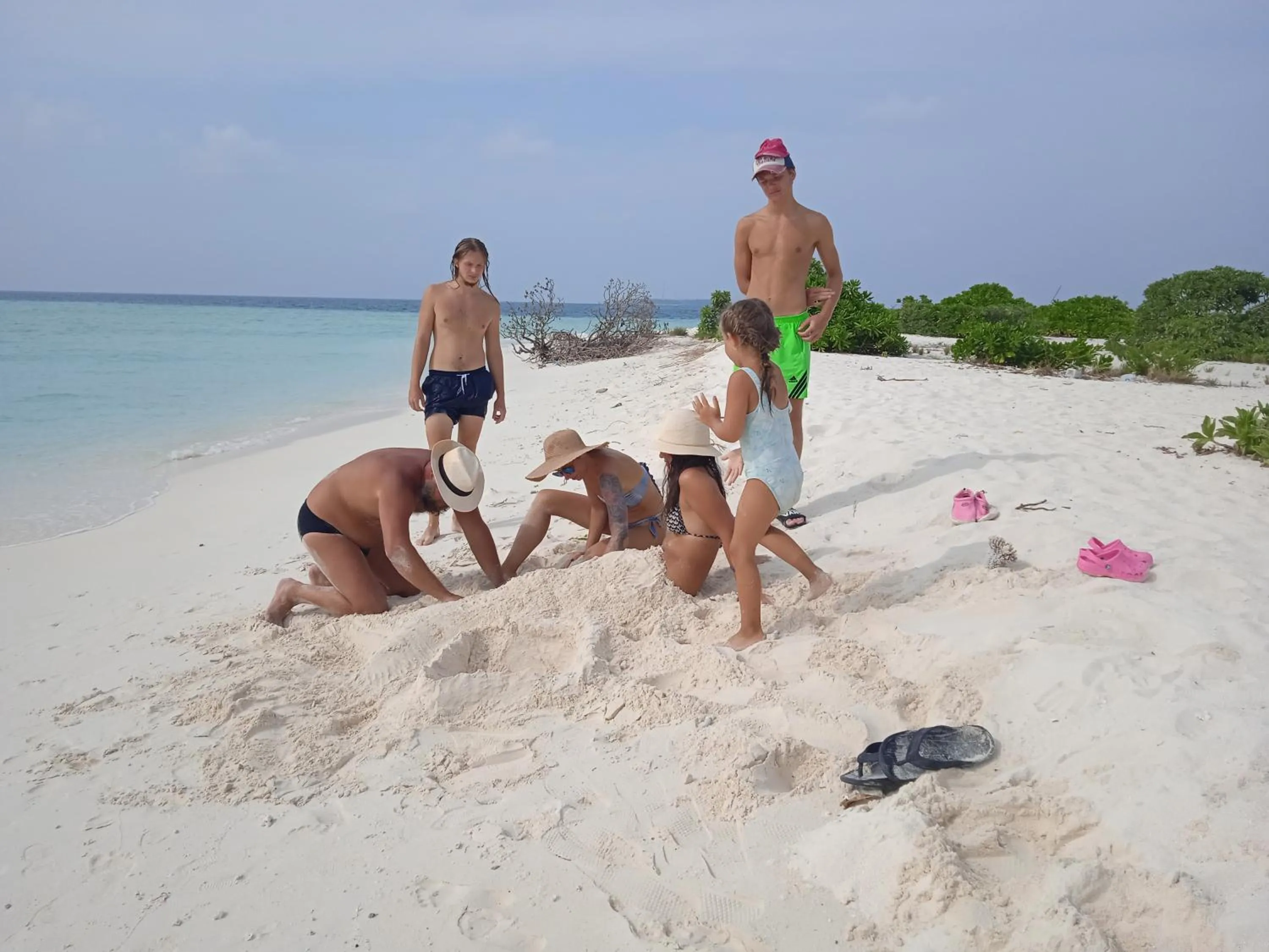 People in Ocean Way Guraidhoo