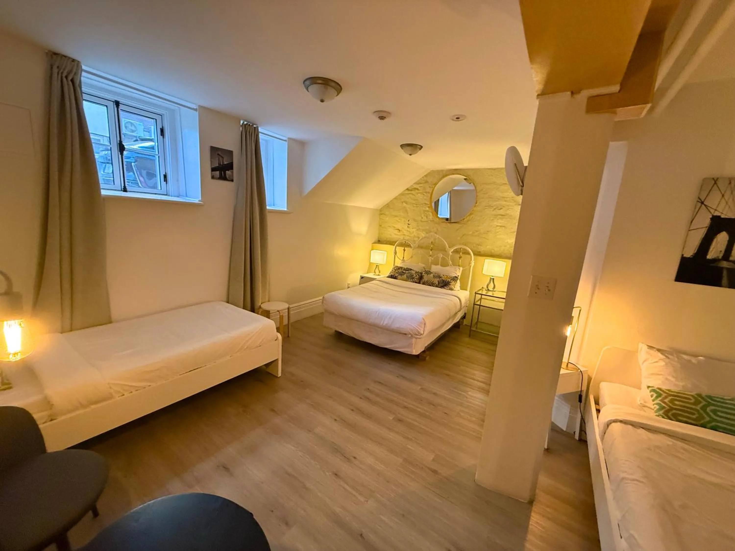 Photo of the whole room, Bed in Auberge du Plateau