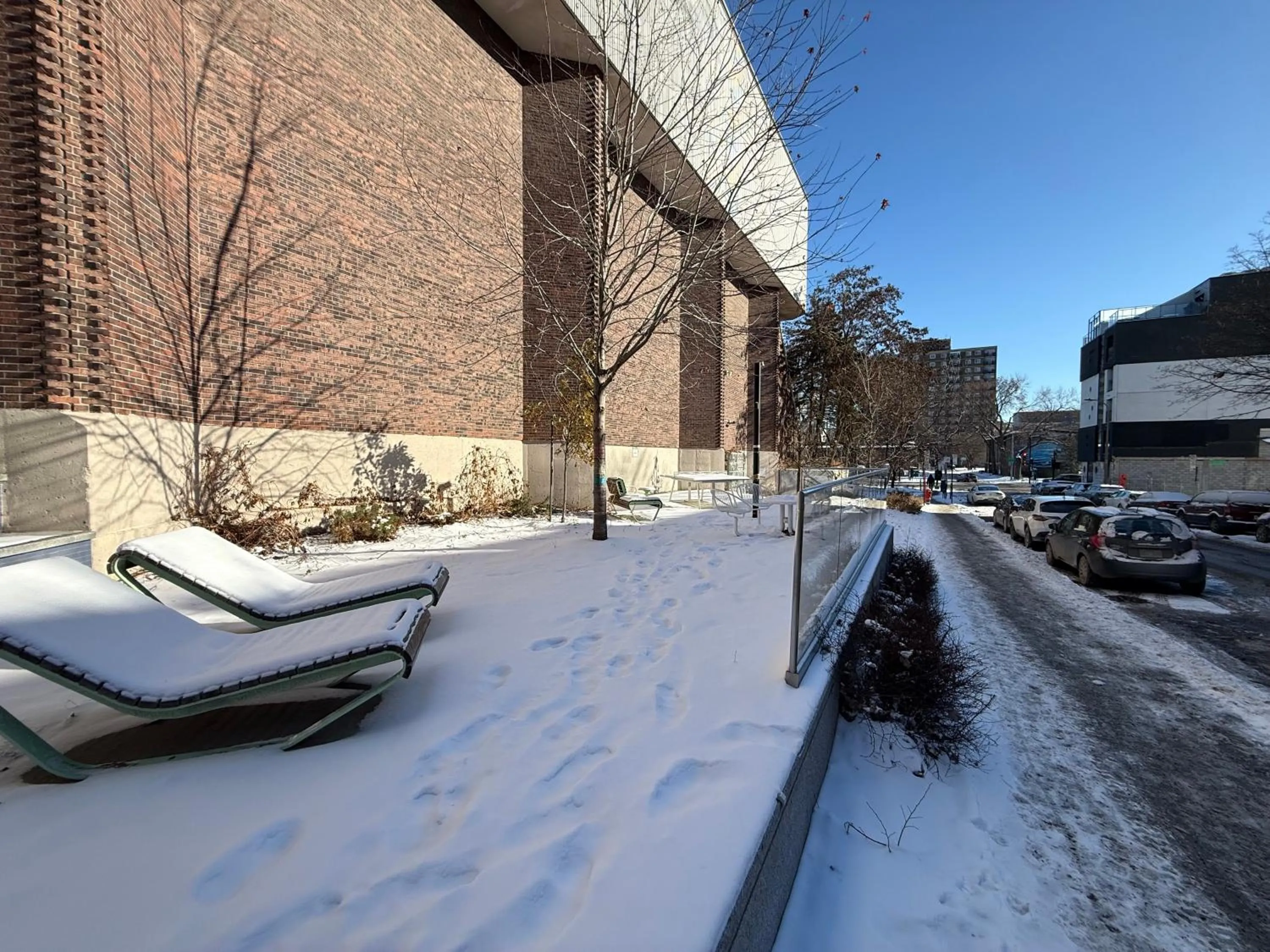 Property building in Auberge du Plateau