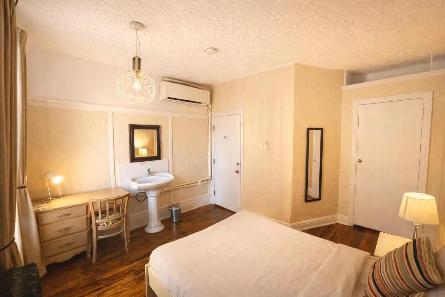 Property building, Bed in Auberge du Plateau