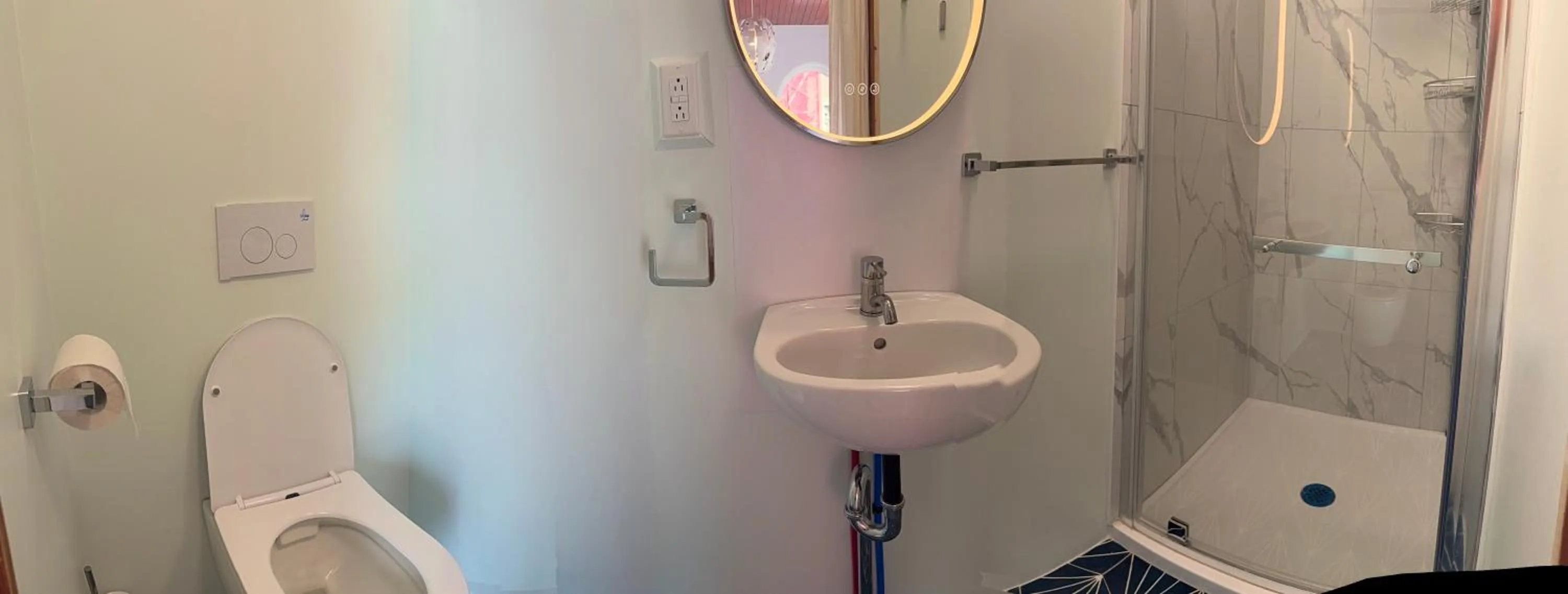 Shower in Auberge du Plateau