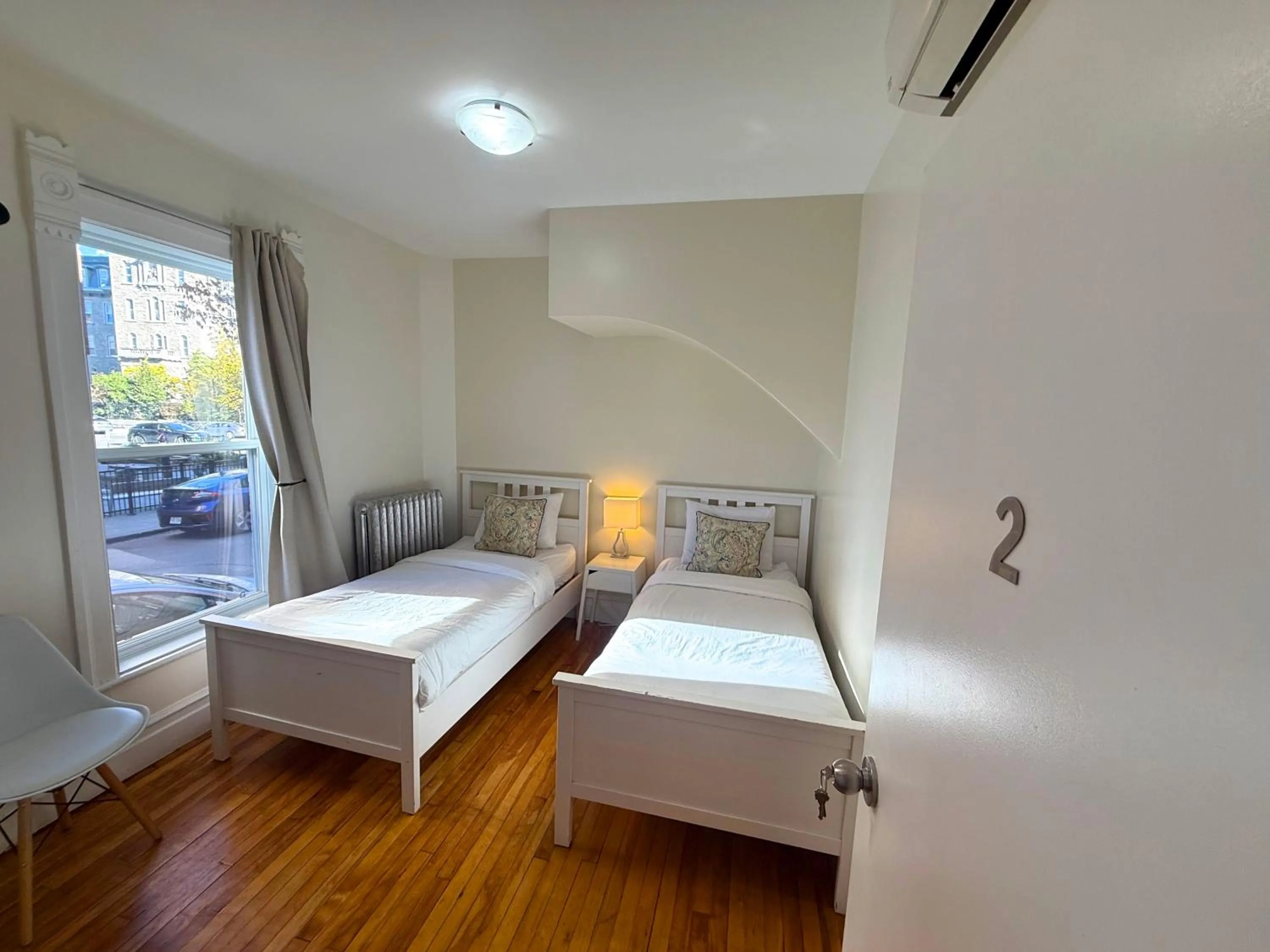 Twin Room with Private Bathroom in Auberge du Plateau