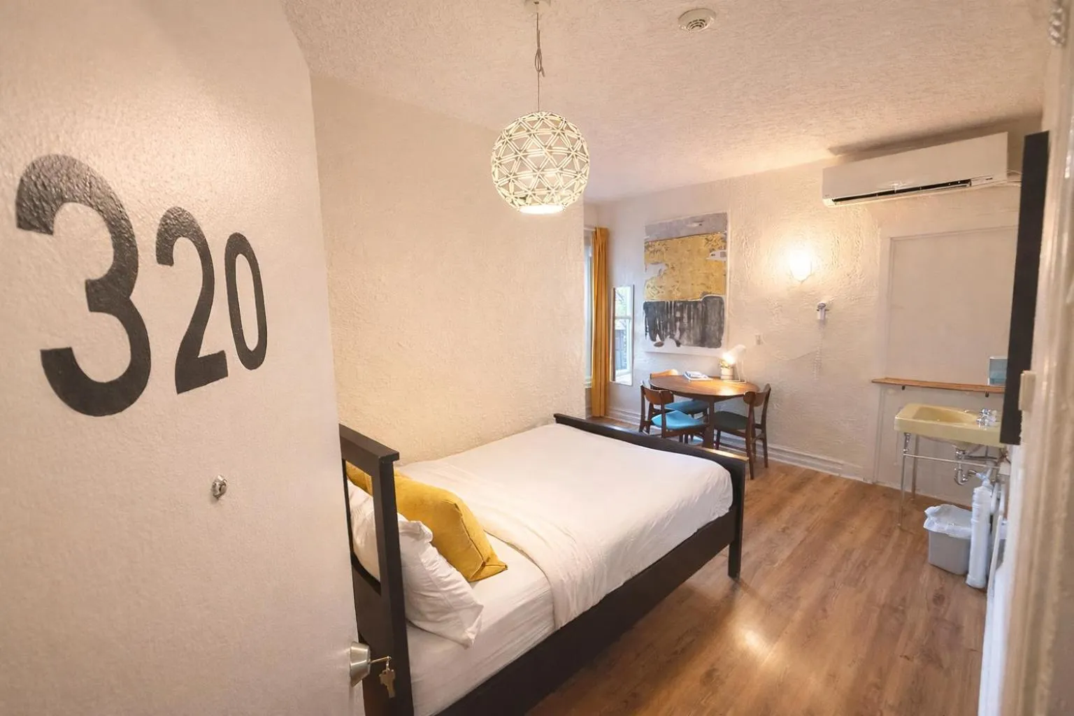 Bed in Auberge du Plateau