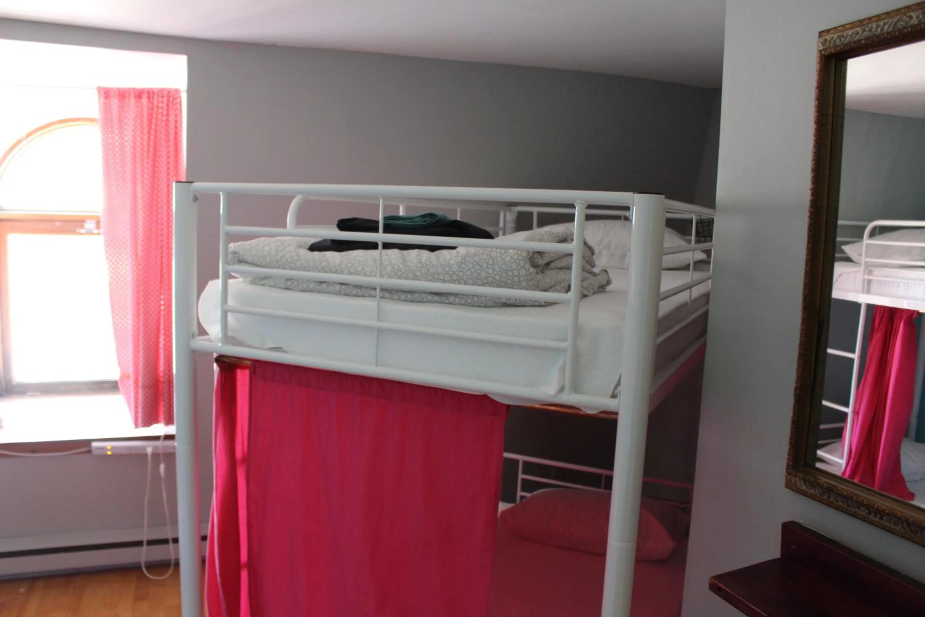 bunk bed, Bed in Auberge Alternative