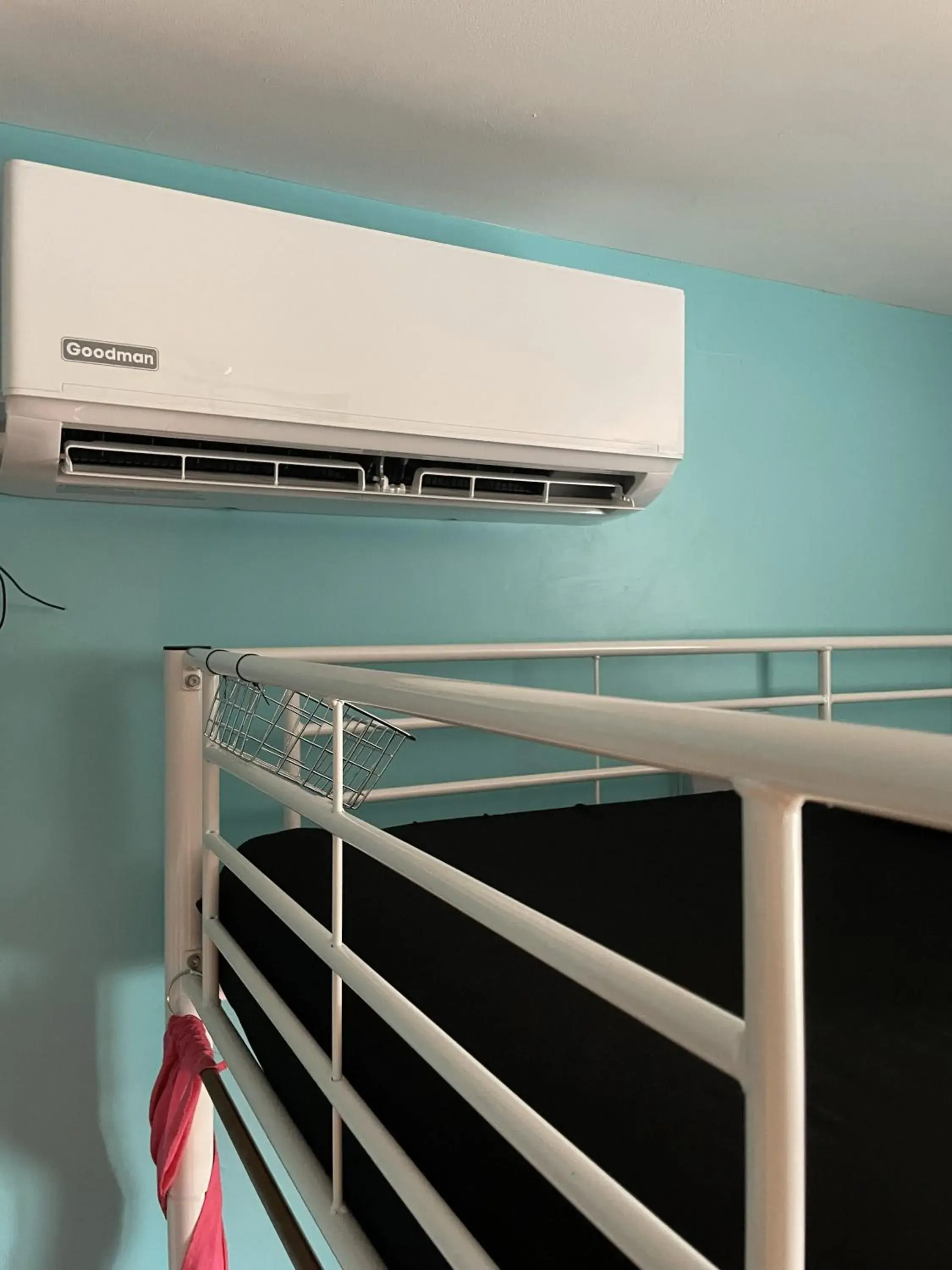 Bed in 10-Bed Mixed Dormitory Room in Auberge Alternative Bed in 10-Bed Mixed Dormitory Room in Auberge Alternative