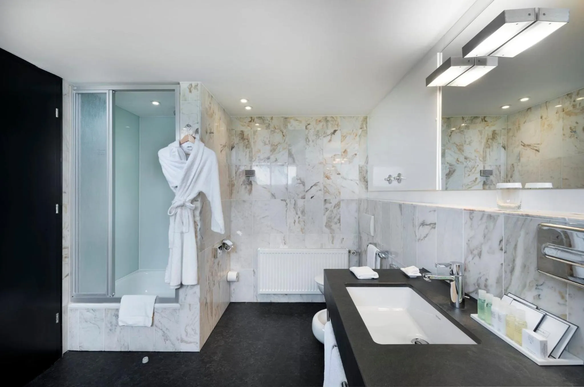 Bathroom in Crowne Plaza Düsseldorf - Neuss by IHG