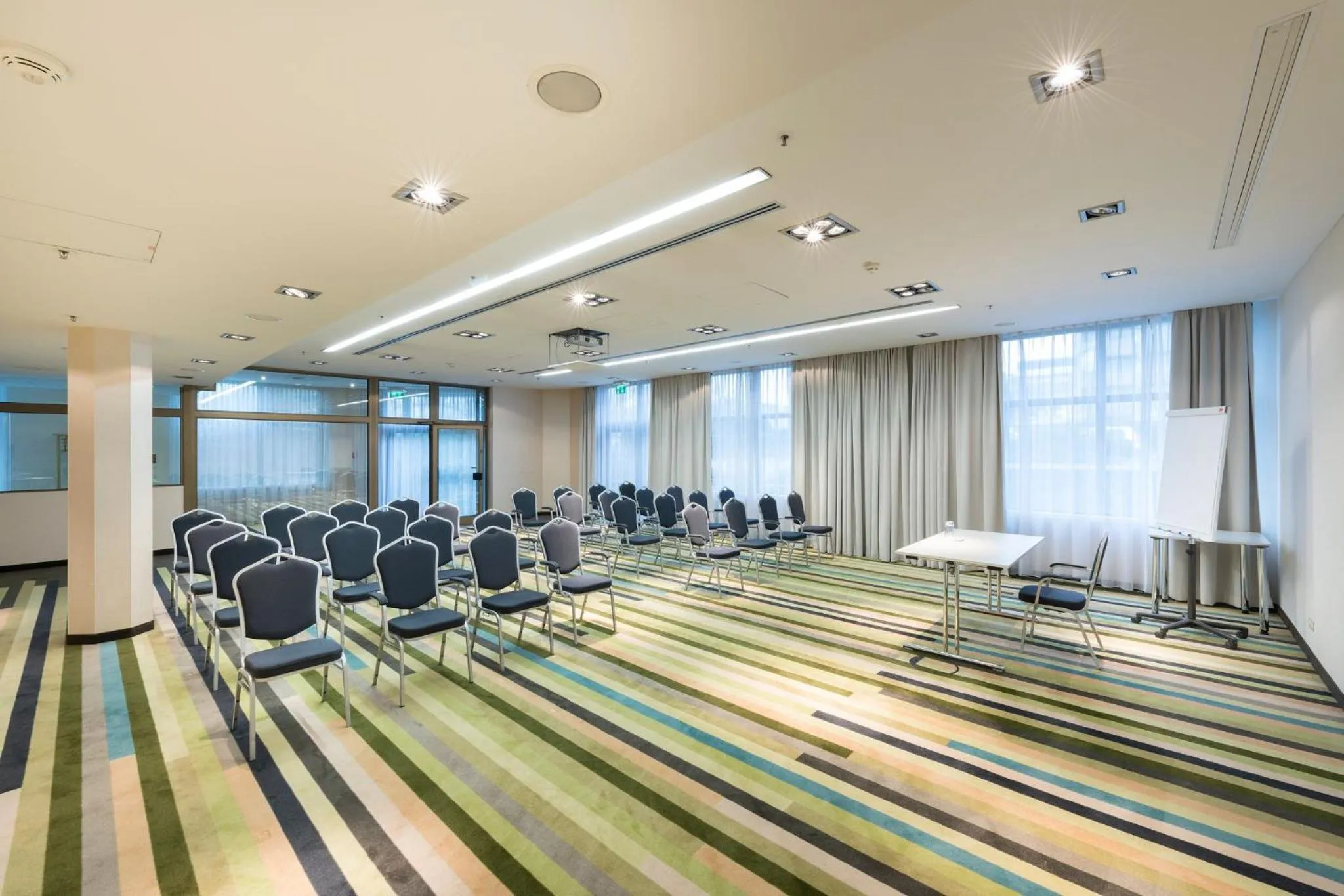 Meeting/conference room in Crowne Plaza Düsseldorf - Neuss by IHG
