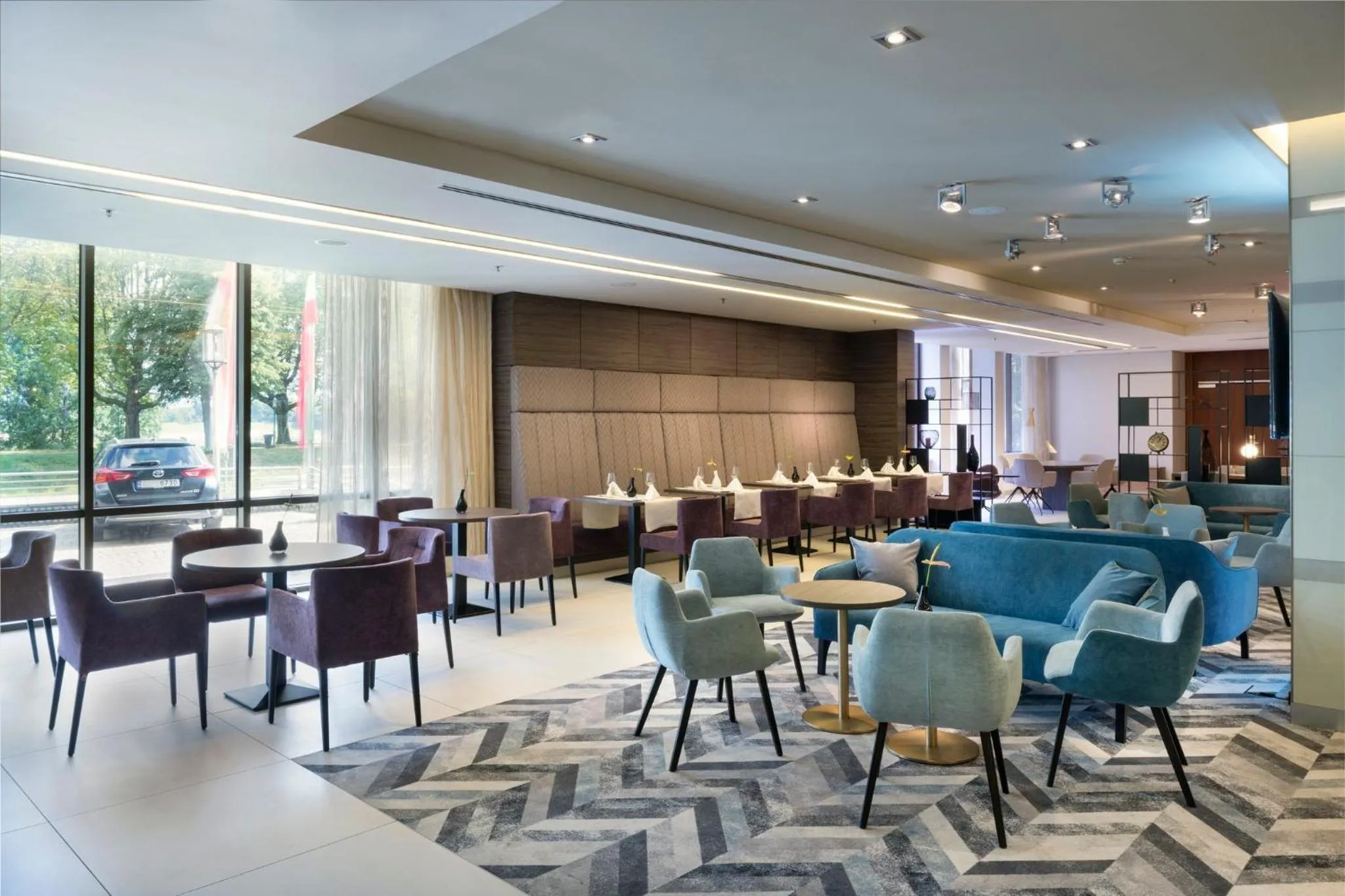 Lounge or bar in Crowne Plaza Düsseldorf - Neuss by IHG