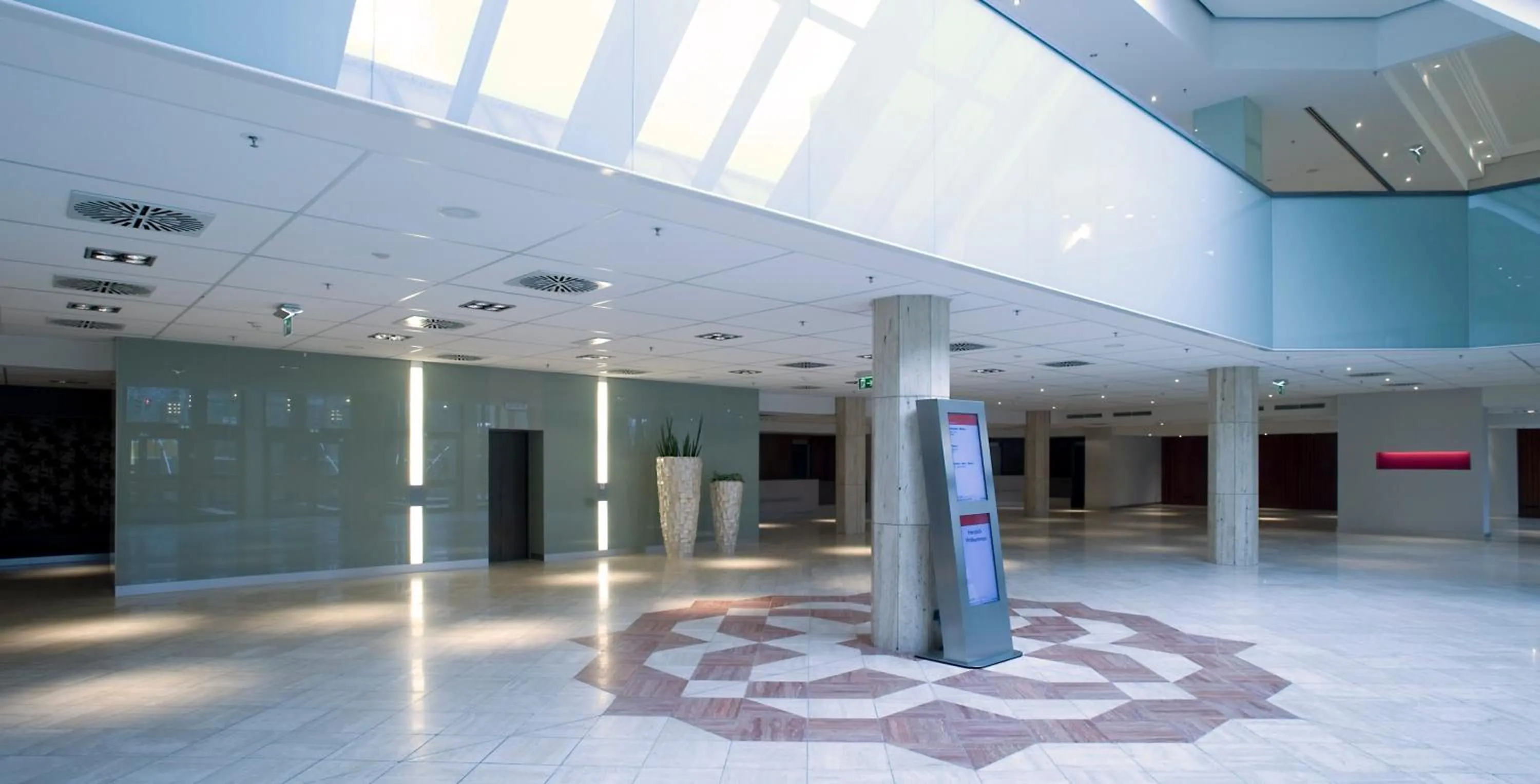 Restaurant/places to eat in Crowne Plaza Düsseldorf - Neuss by IHG