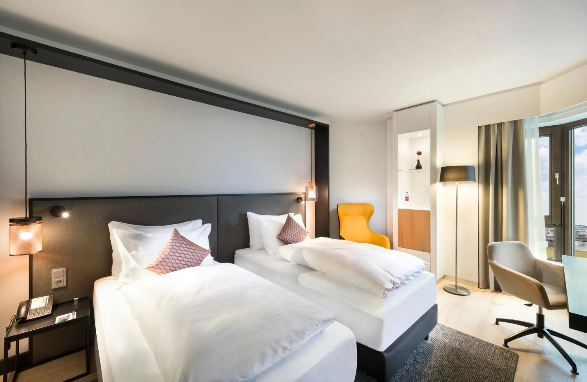 Photo of the whole room, Bed in Crowne Plaza Düsseldorf - Neuss by IHG