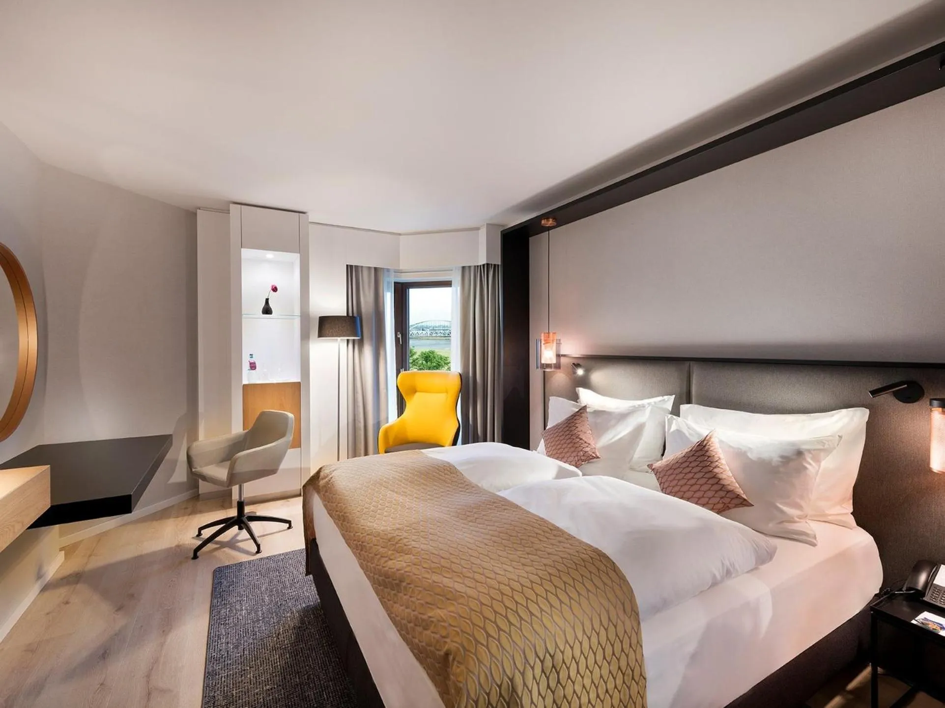 Photo of the whole room, Bed in Crowne Plaza Düsseldorf - Neuss by IHG