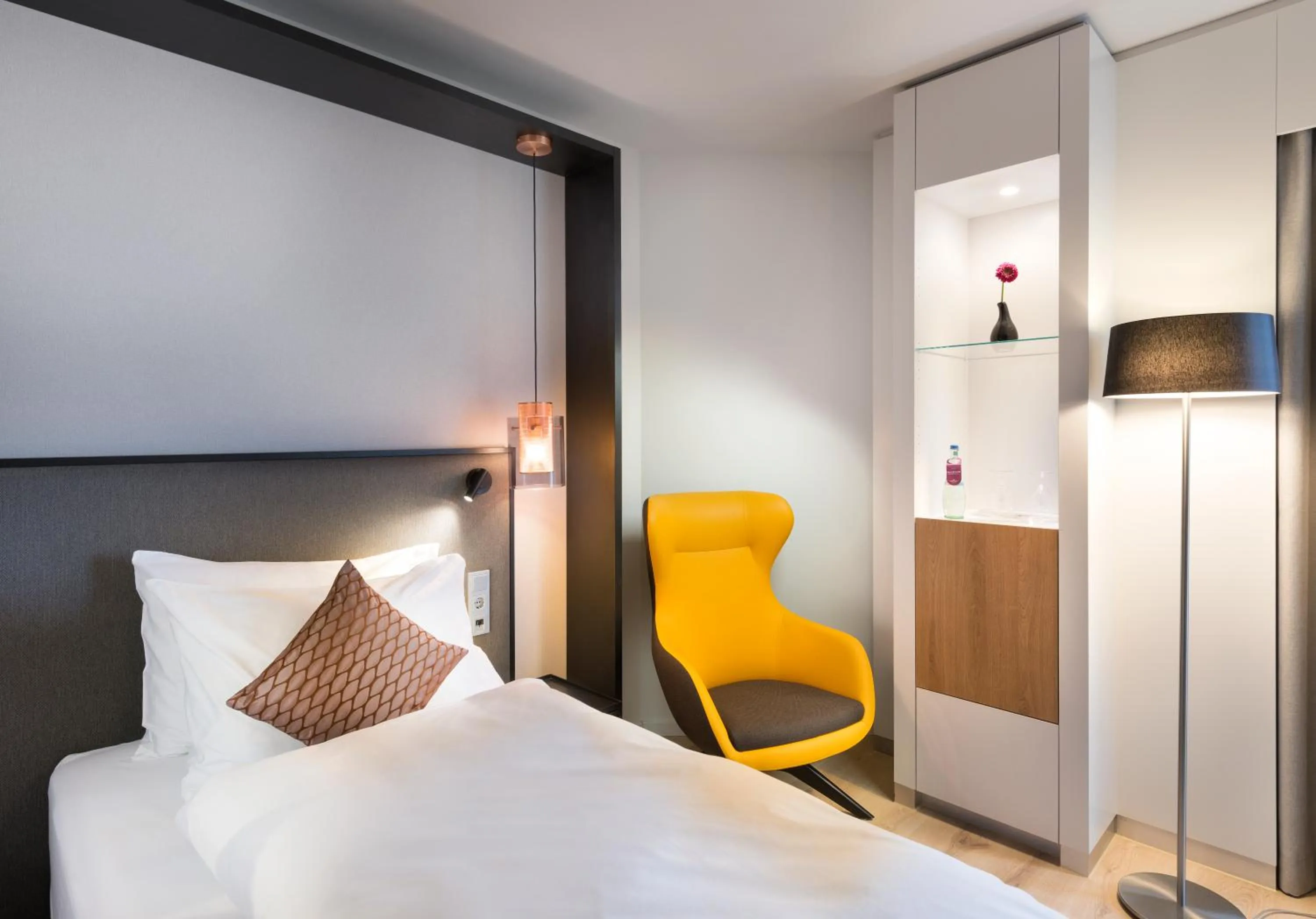 Bedroom, Bed in Crowne Plaza Düsseldorf - Neuss by IHG