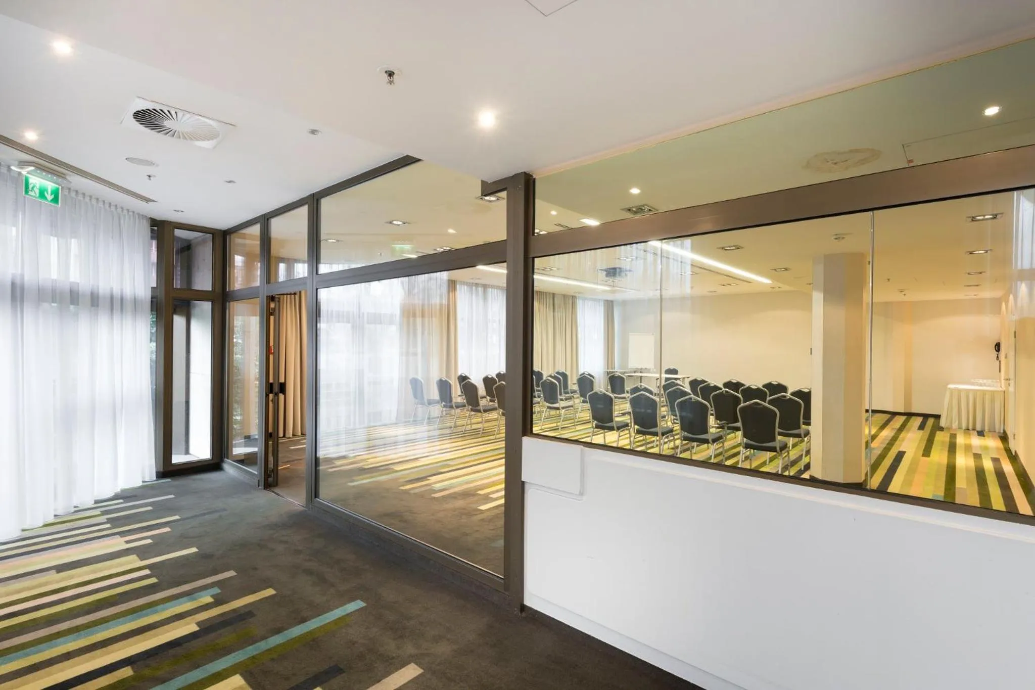 Meeting/conference room in Crowne Plaza Düsseldorf - Neuss by IHG