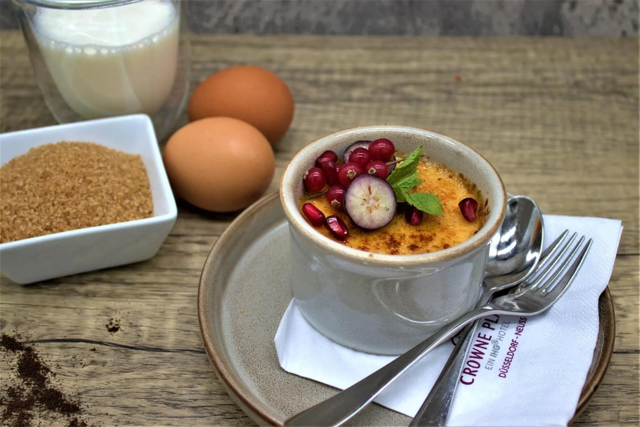 Restaurant/places to eat in Crowne Plaza Düsseldorf - Neuss by IHG