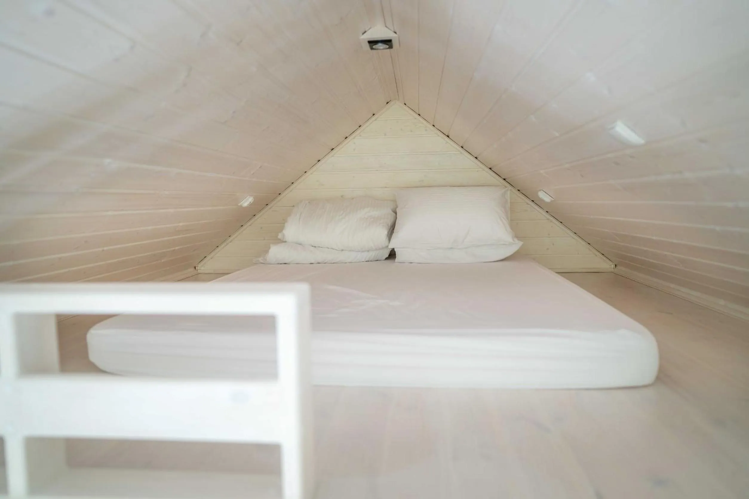Bed in Pod Cyprysami - surf & family resort