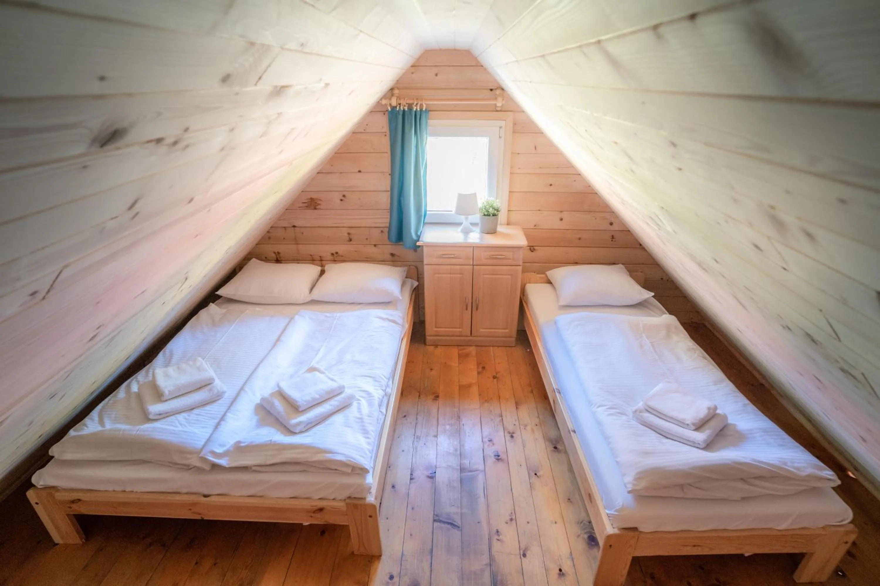 Bed in Pod Cyprysami - surf & family resort