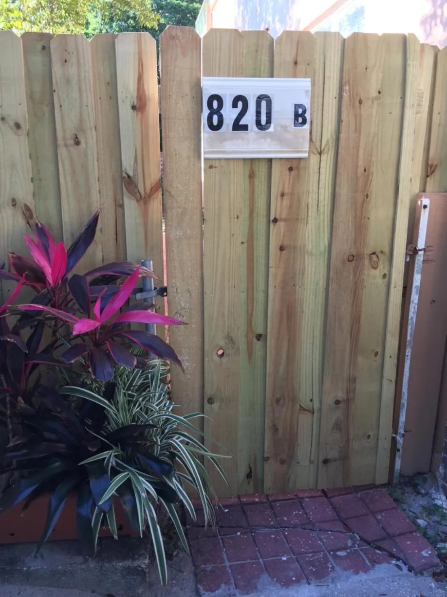 Facade/entrance in Palm Beach Mermaid